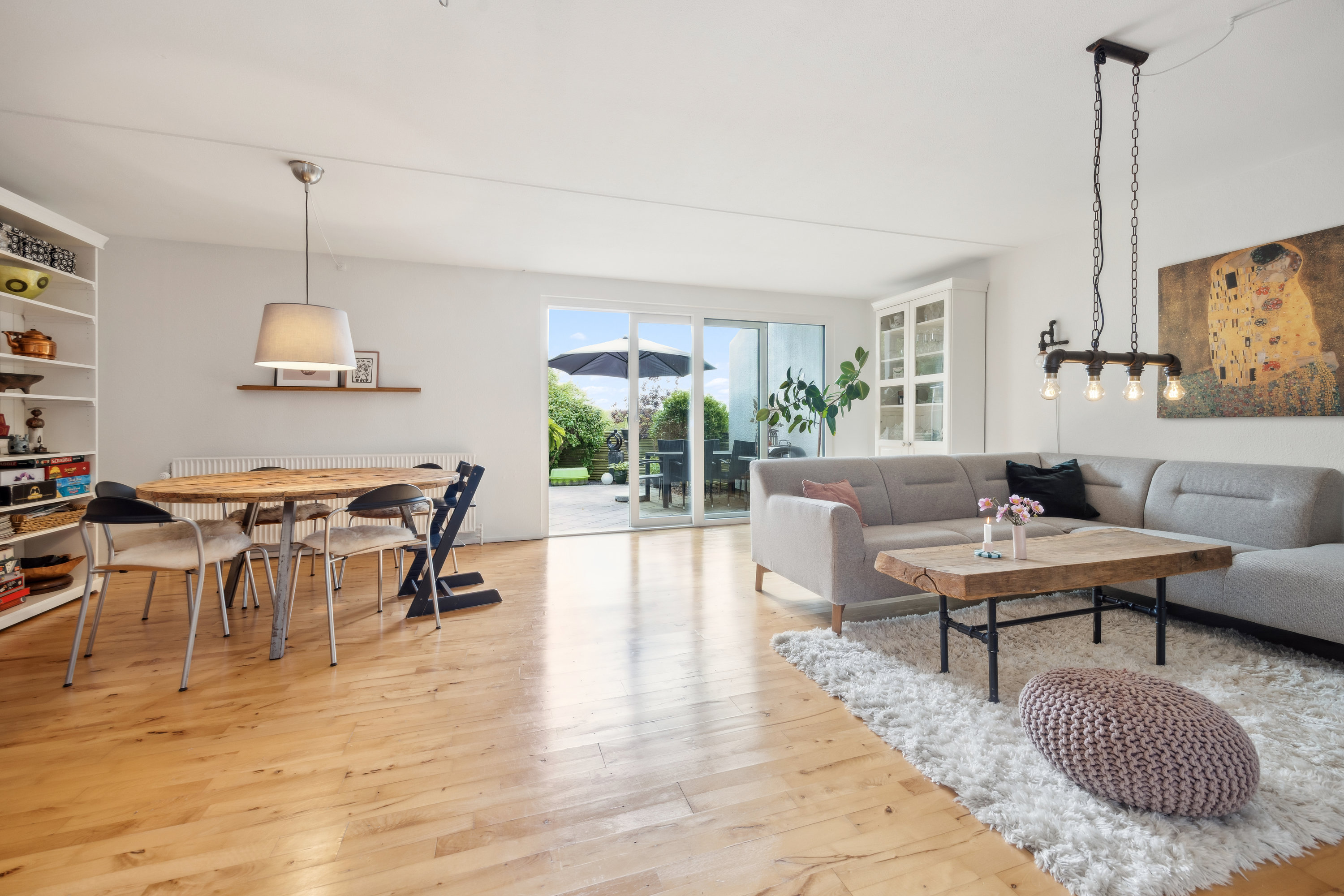 Fremhævet stue billede i fuldskærmstilstand. Billede af Herningvej 105, 9220 Aalborg Øst