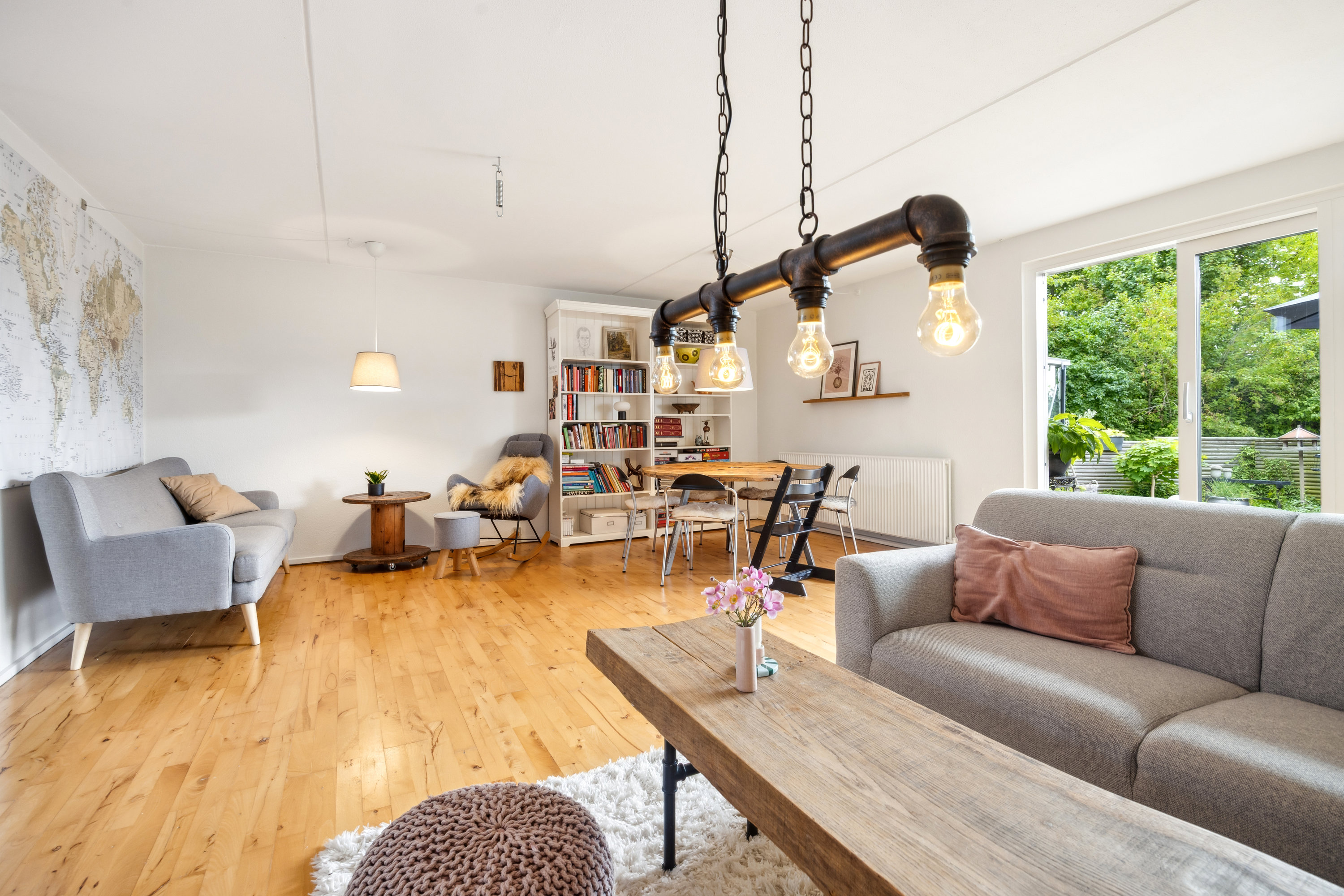 Fremhævet stue billede i fuldskærmstilstand. Billede af Herningvej 105, 9220 Aalborg Øst