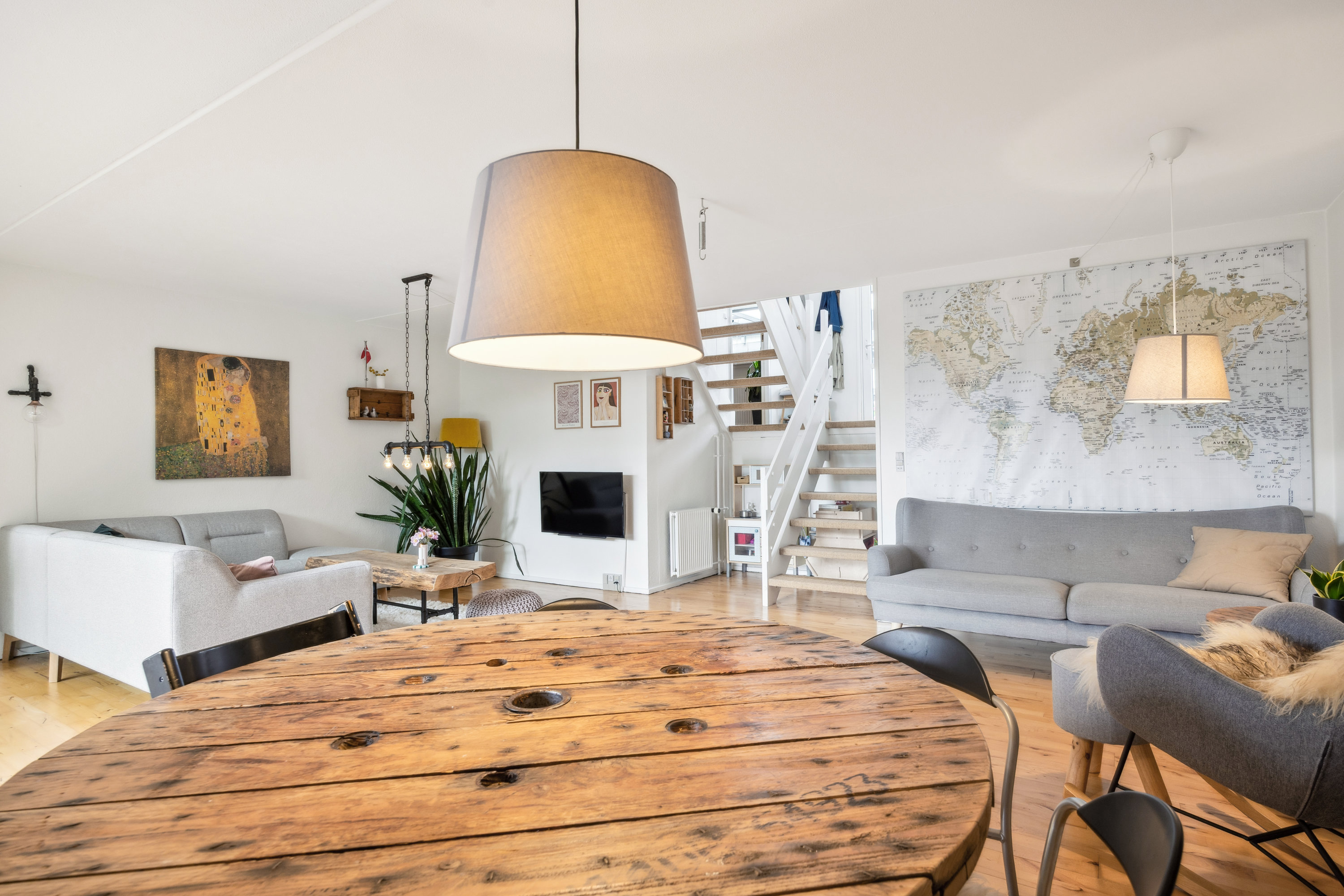 Fremhævet stue billede i fuldskærmstilstand. Billede af Herningvej 105, 9220 Aalborg Øst