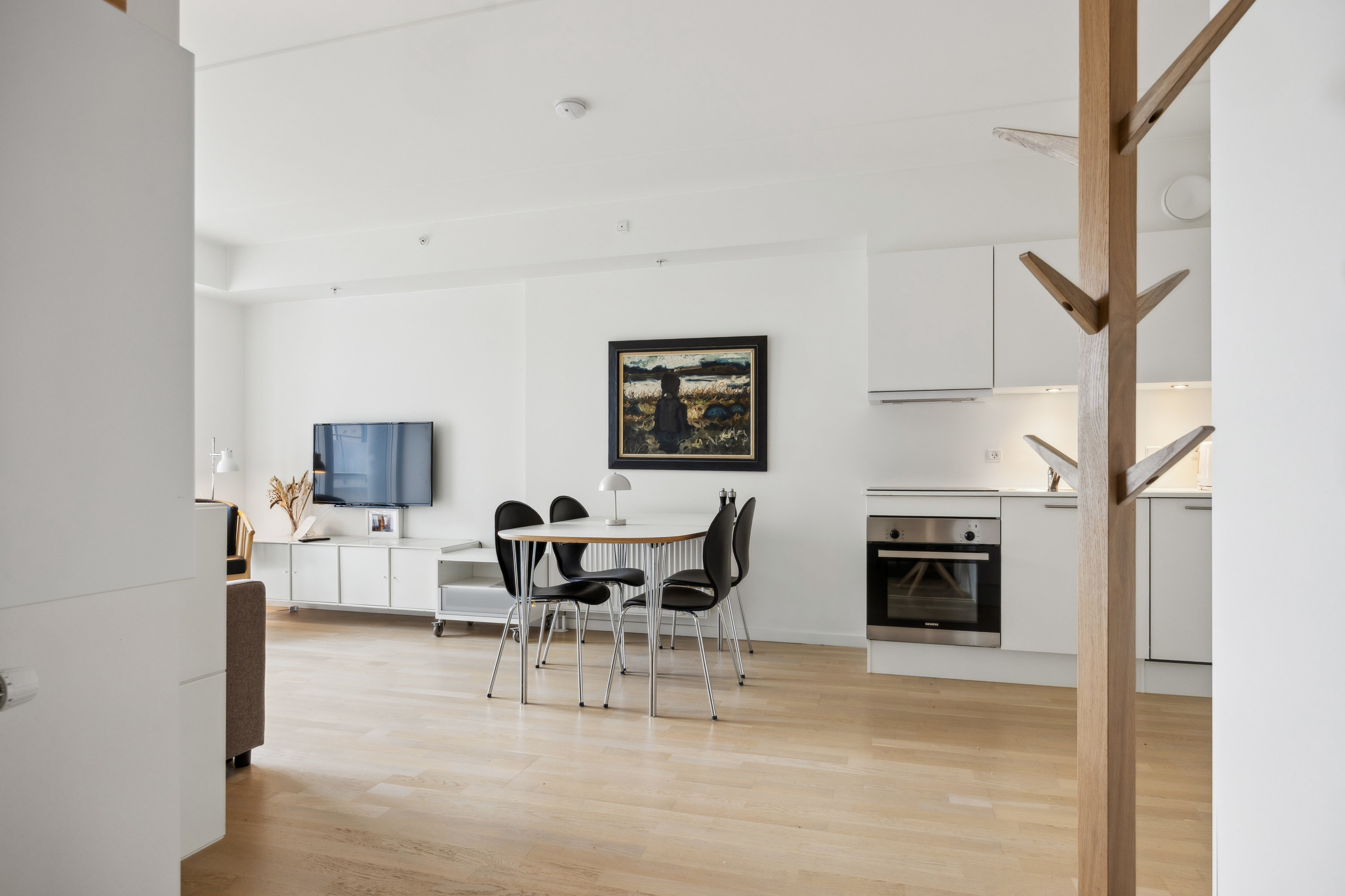 Fremhævet stue billede i fuldskærmstilstand. Billede af Julius Posselts Vej 3B, 2. 4., 9400 Nørresundby