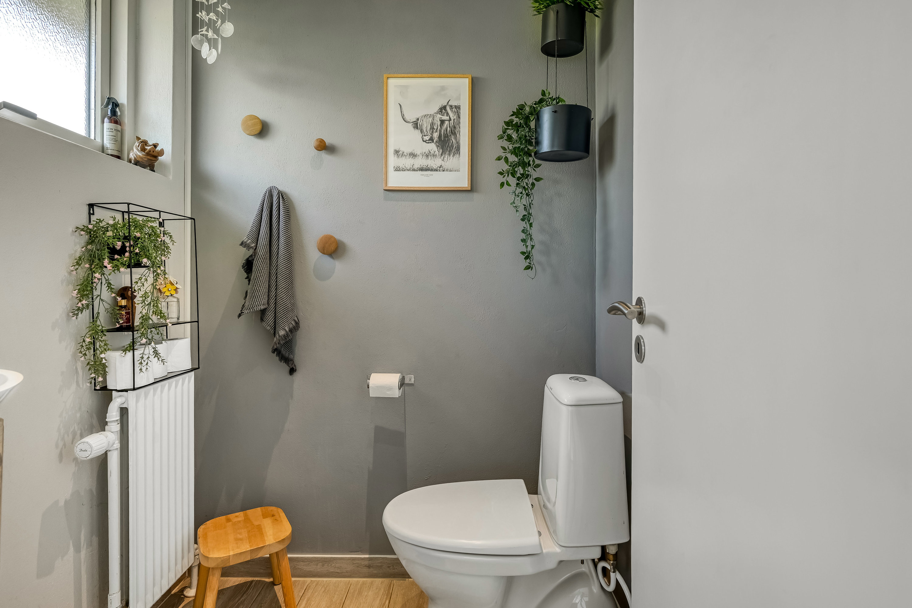 Fremhævet toilet billede i fuldskærmstilstand. Billede af Toften 11, 7190 Billund