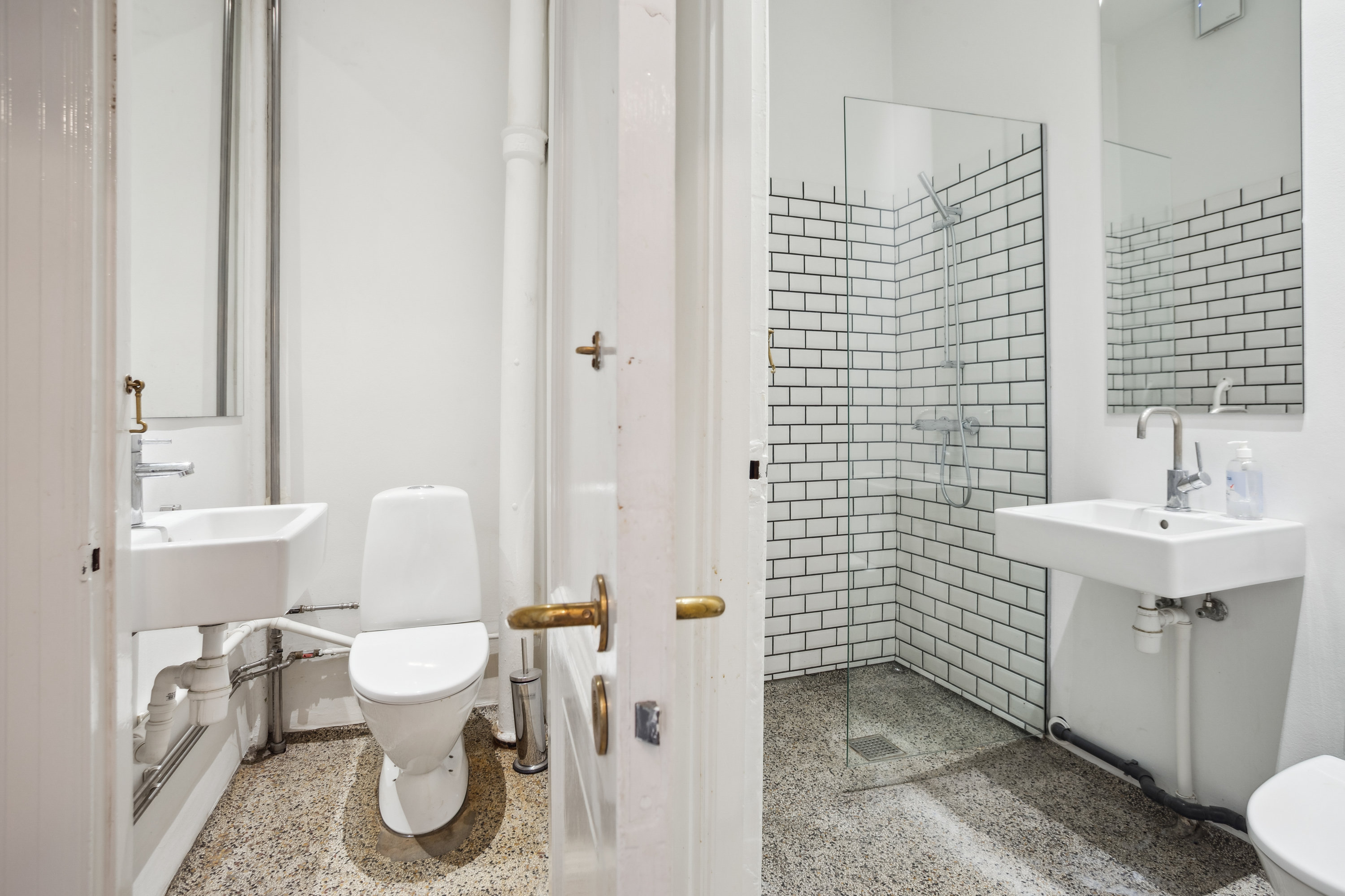 Fremhævet badeværelse billede i fuldskærmstilstand. Billede af Dag Hammarskjölds Allé 1A, st.., 2100 København Ø