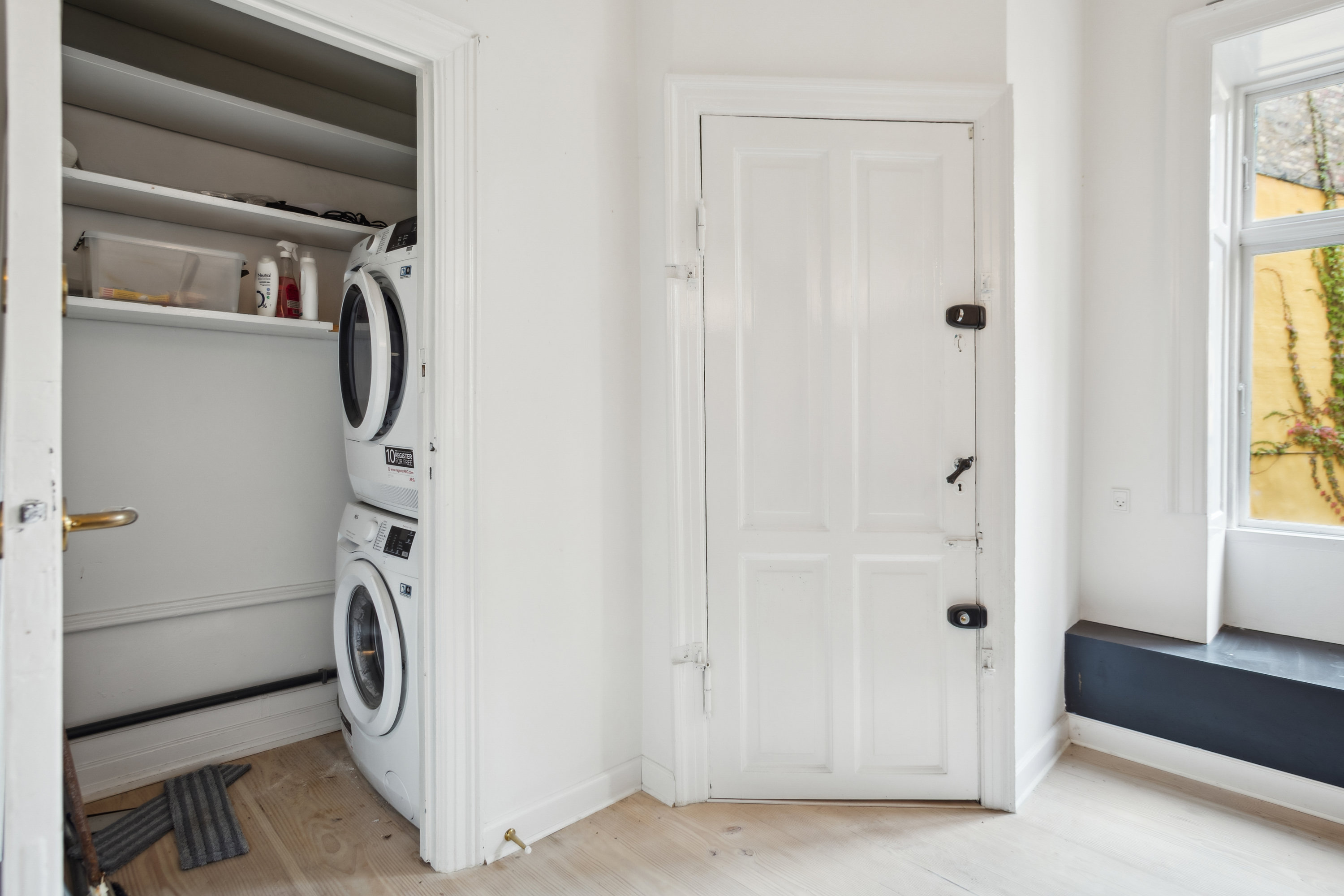 Fremhævet entré billede i fuldskærmstilstand. Billede af Dag Hammarskjölds Allé 1A, st.., 2100 København Ø