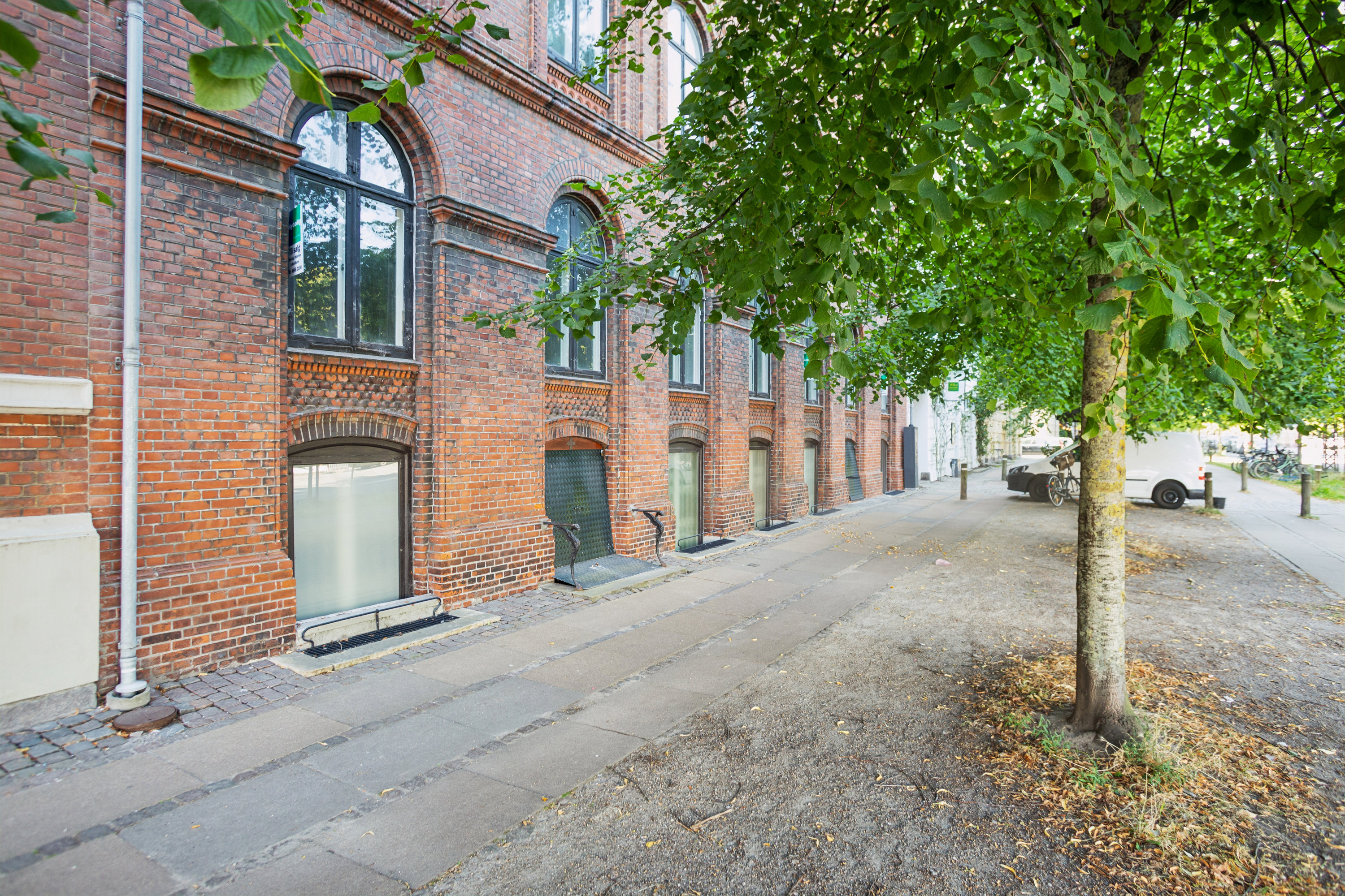 Fremhævet ejendom 1 billede i fuldskærmstilstand. Billede af Dag Hammarskjölds Allé 1A, st.., 2100 København Ø