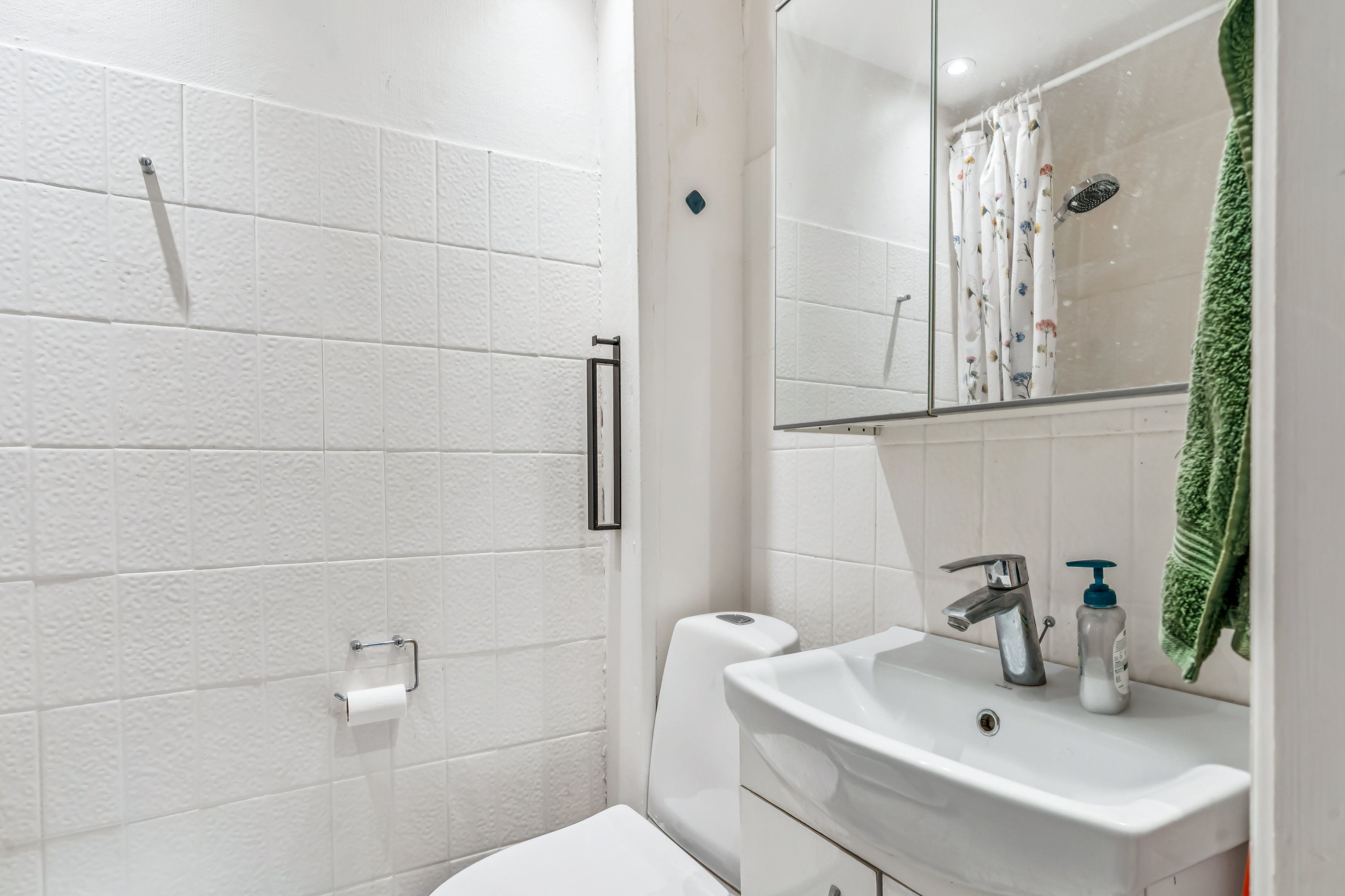 Fremhævet badeværelse billede i fuldskærmstilstand. Billede af Toggangen 5, 1. tv., 2730 Herlev