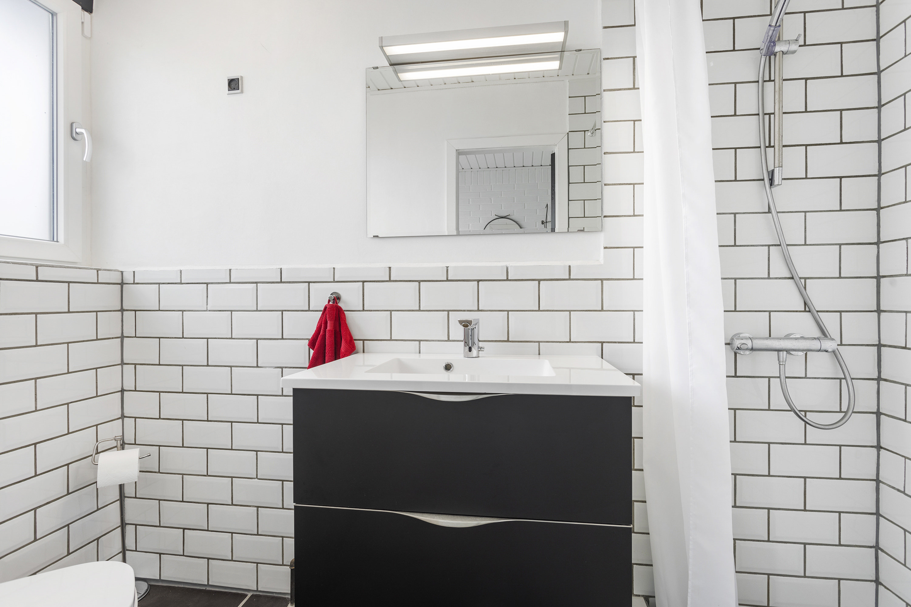 Fremhævet badeværelse billede i fuldskærmstilstand. Billede af Rosenhaven 4, 9300 Sæby