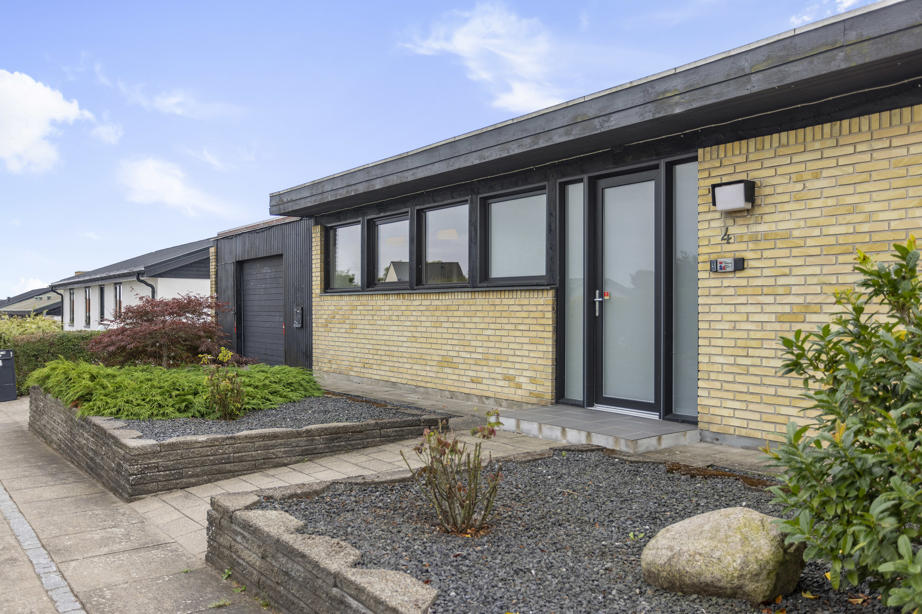 Fremhævet facade billede i fuldskærmstilstand. Billede af Rosenhaven 4, 9300 Sæby