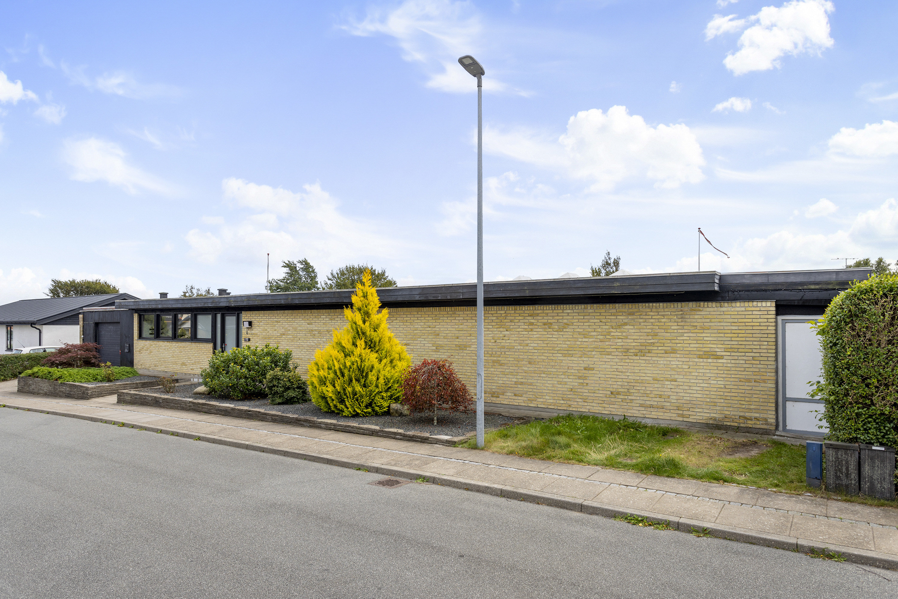 Fremhævet facade billede i fuldskærmstilstand. Billede af Rosenhaven 4, 9300 Sæby