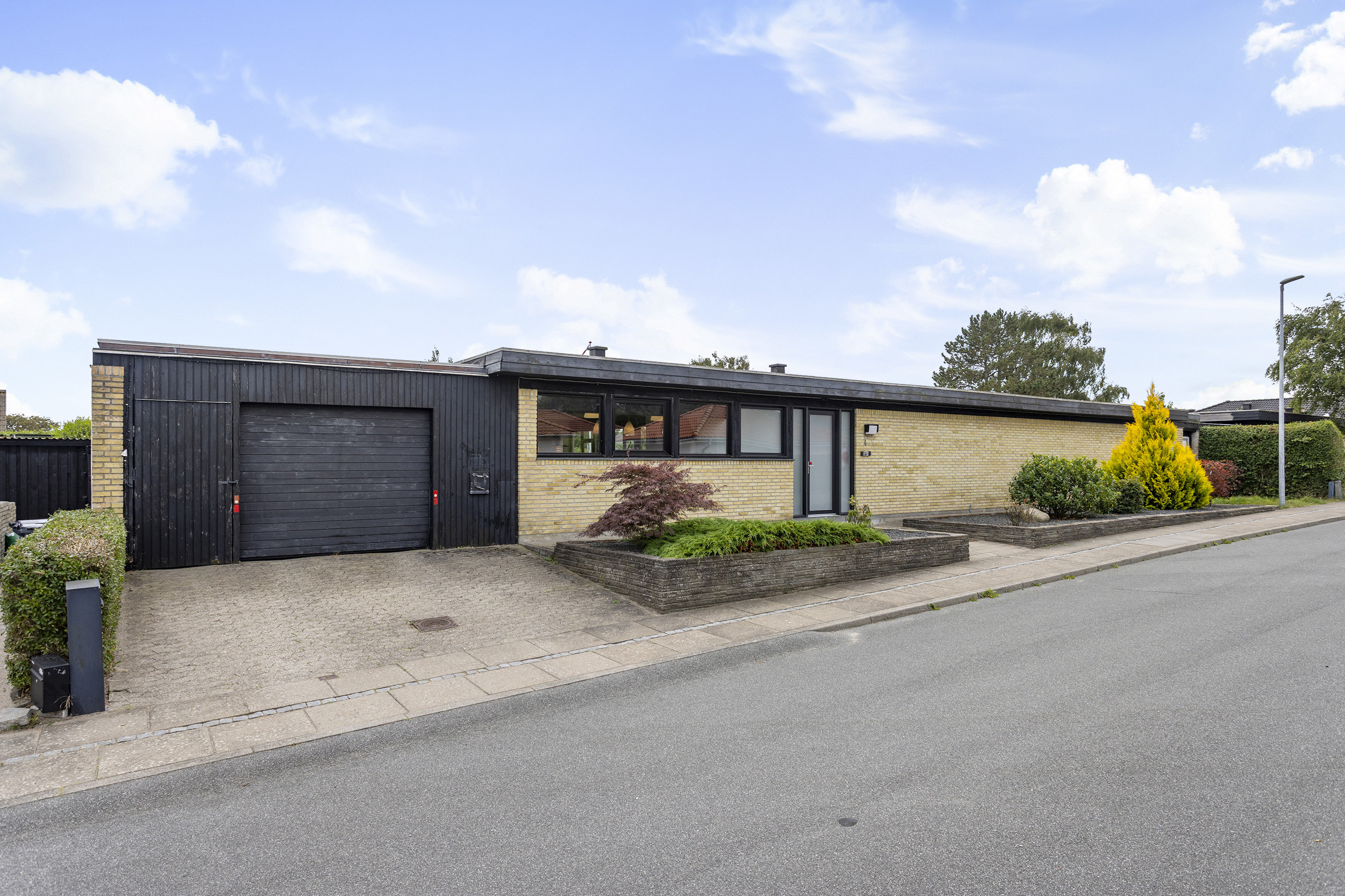 Miniaturebillede 2: facade. Billede af Rosenhaven 4, 9300 Sæby