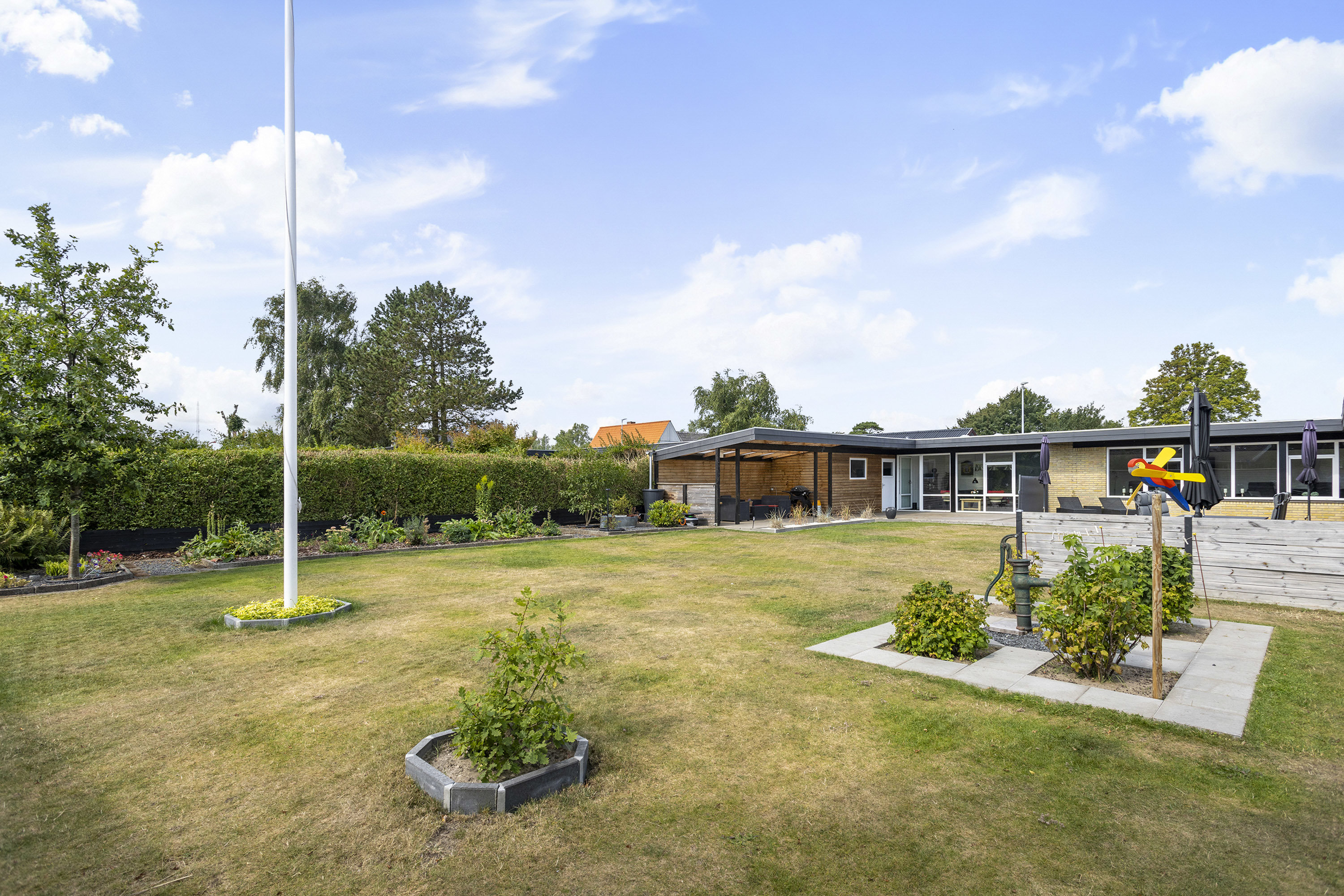 Fremhævet have billede i fuldskærmstilstand. Billede af Rosenhaven 4, 9300 Sæby