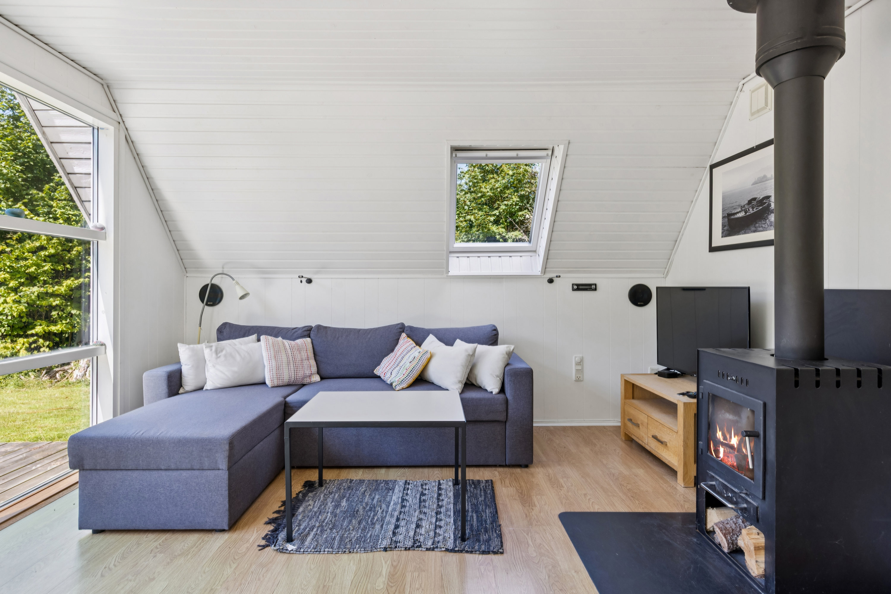 Fremhævet stue billede i fuldskærmstilstand. Billede af Bygvangen 4, Boeslum Bakker, 8400 Ebeltoft