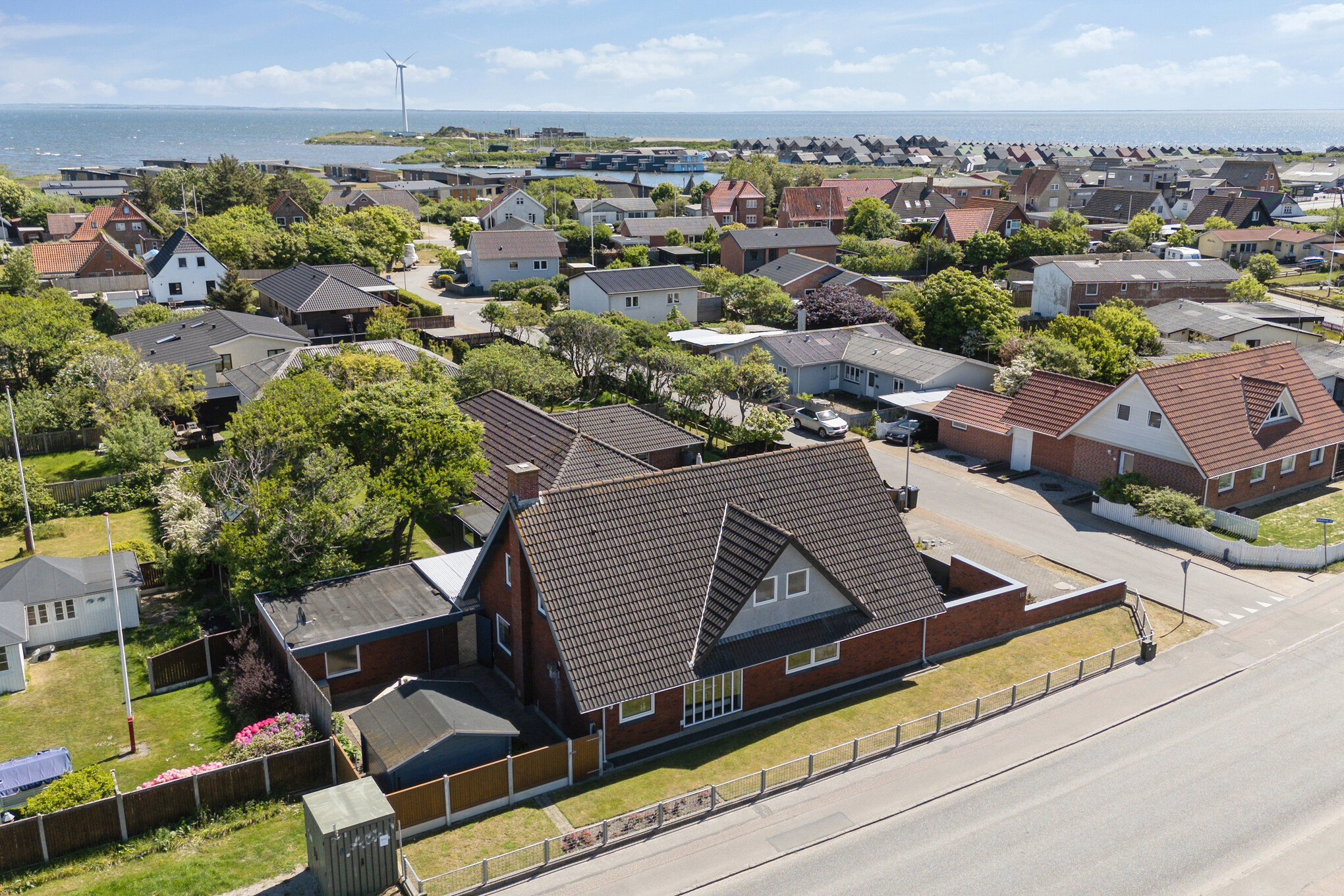 Miniaturebillede 1: . Billede af Parallelvej 18, 6960 Hvide Sande