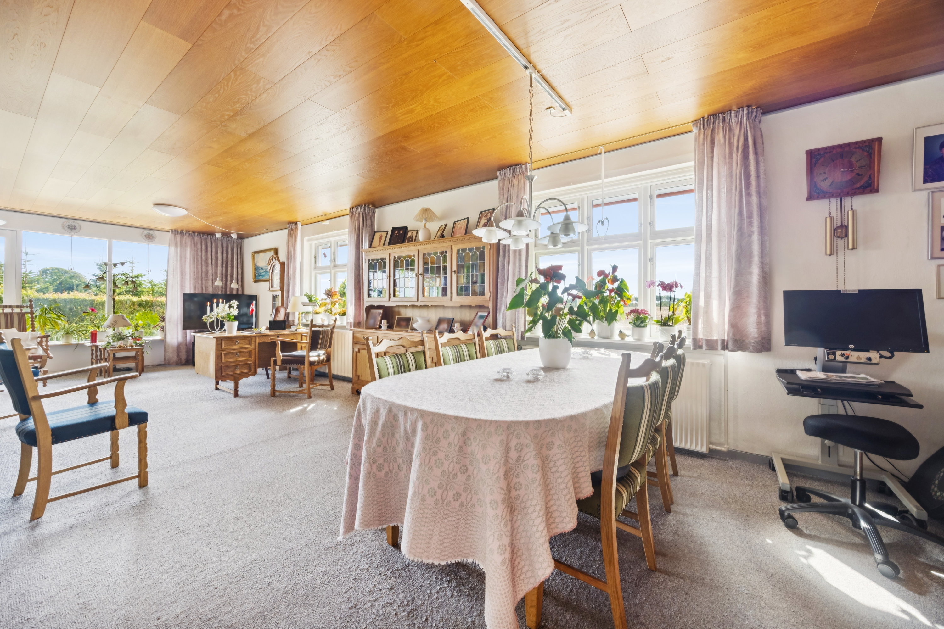 Fremhævet stue billede i fuldskærmstilstand. Billede af Runevej 6, Ll Rørbæk, 9500 Hobro