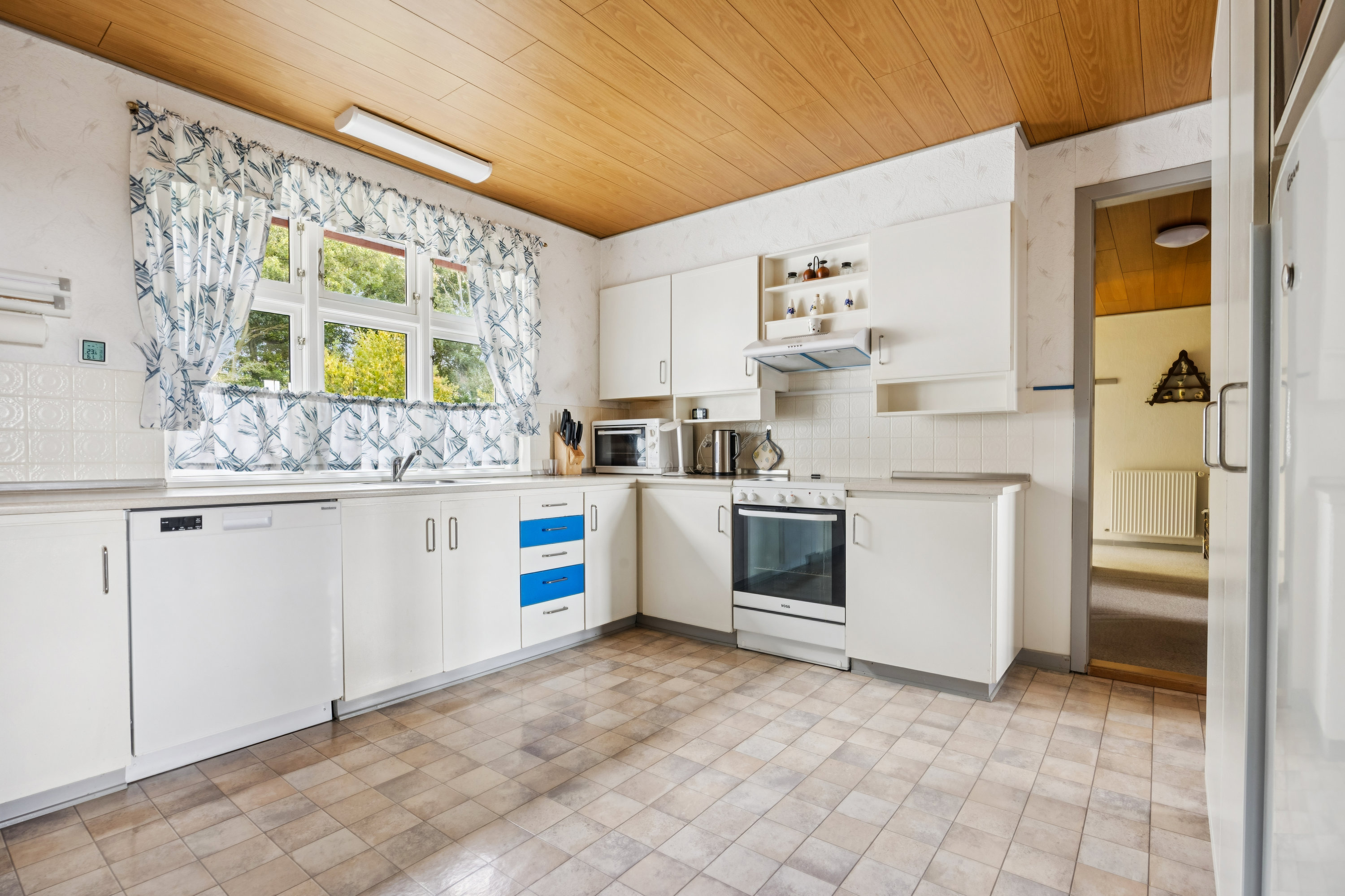 Fremhævet køkken billede i fuldskærmstilstand. Billede af Runevej 6, Ll Rørbæk, 9500 Hobro