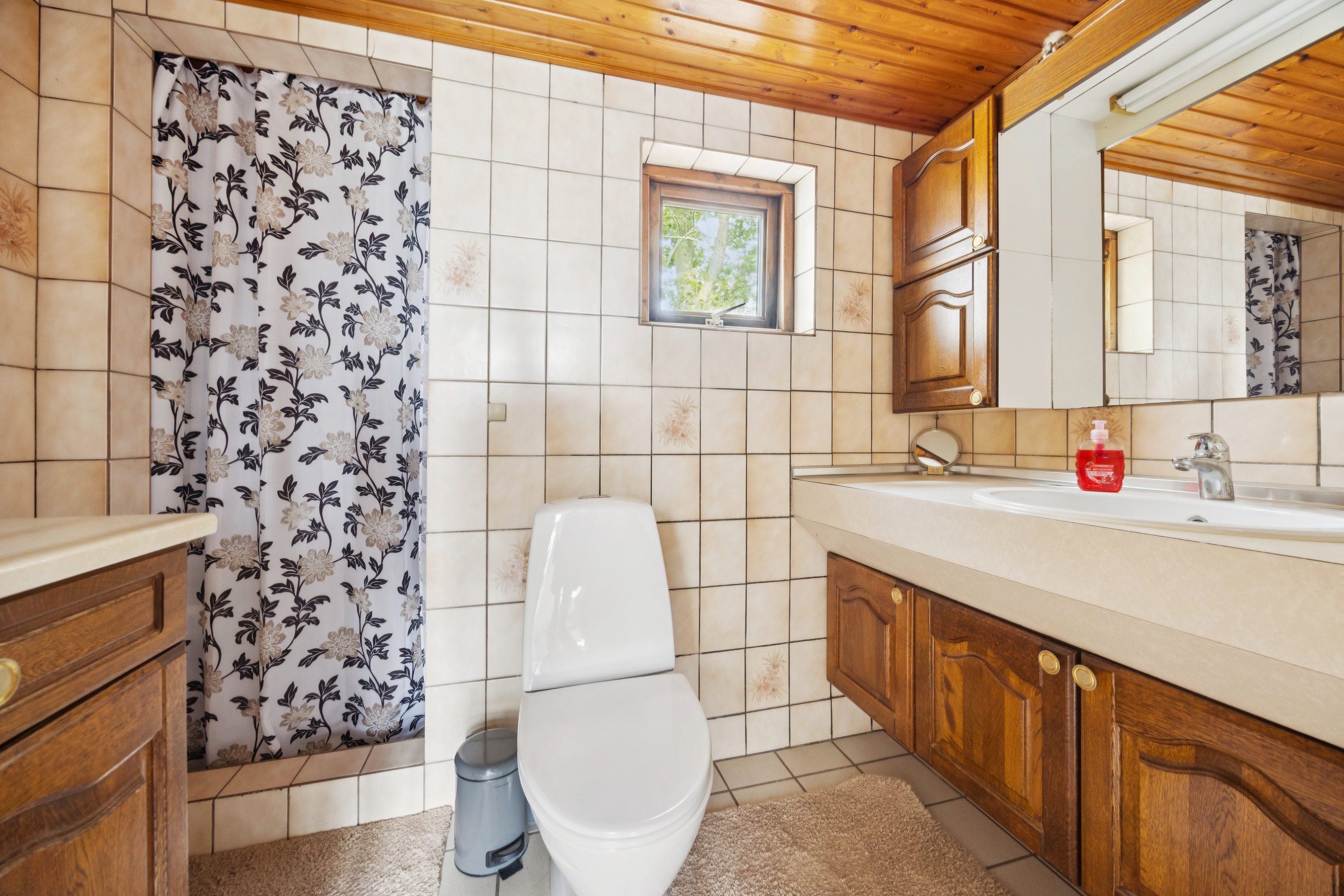 Fremhævet badeværelse billede i fuldskærmstilstand. Billede af Runevej 6, Ll Rørbæk, 9500 Hobro