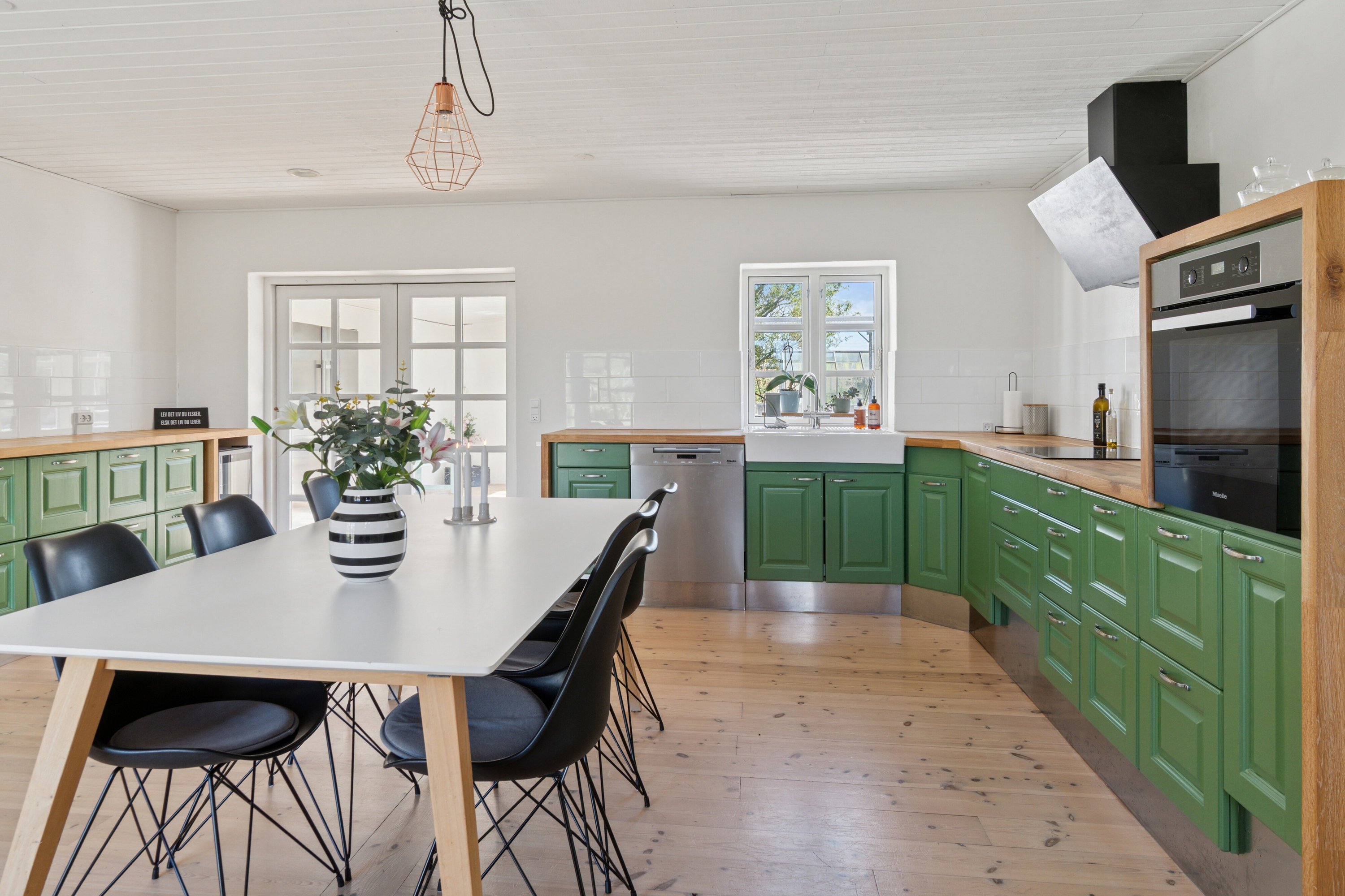 Fremhævet spisestue billede i fuldskærmstilstand. Billede af Aldersrovej 8, Værslev, 4400 Kalundborg