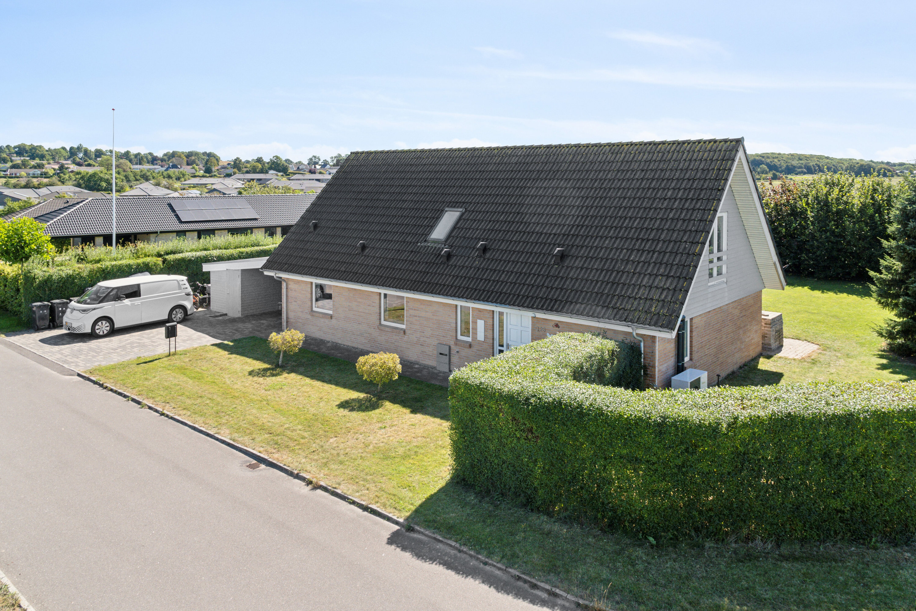 Fremhævet set fra vejen billede i fuldskærmstilstand. Billede af Stejlehøjen 128, Pederstrup, 4700 Næstved