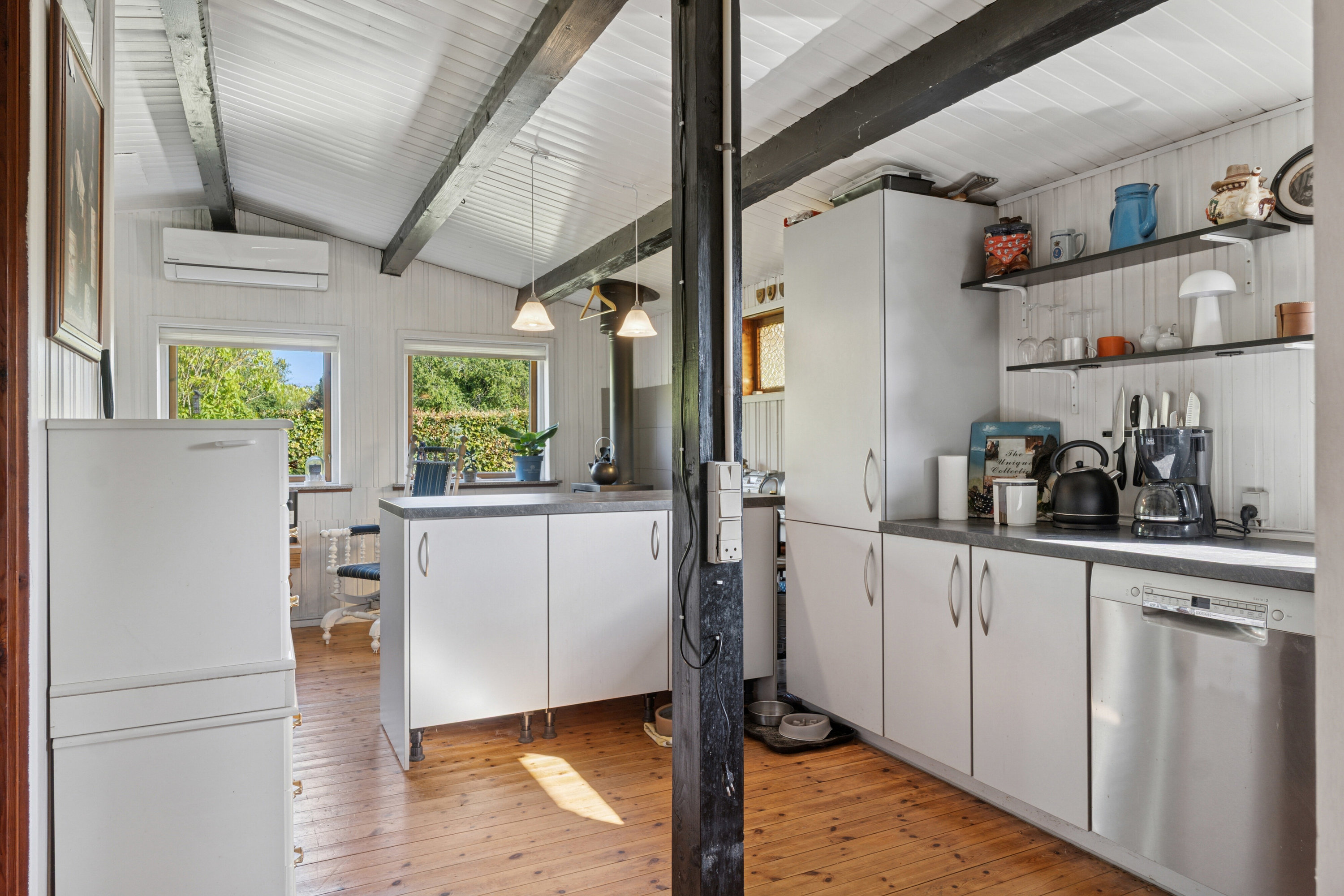 Fremhævet køkken billede i fuldskærmstilstand. Billede af Møllebakken 48, 4793 Bogø By