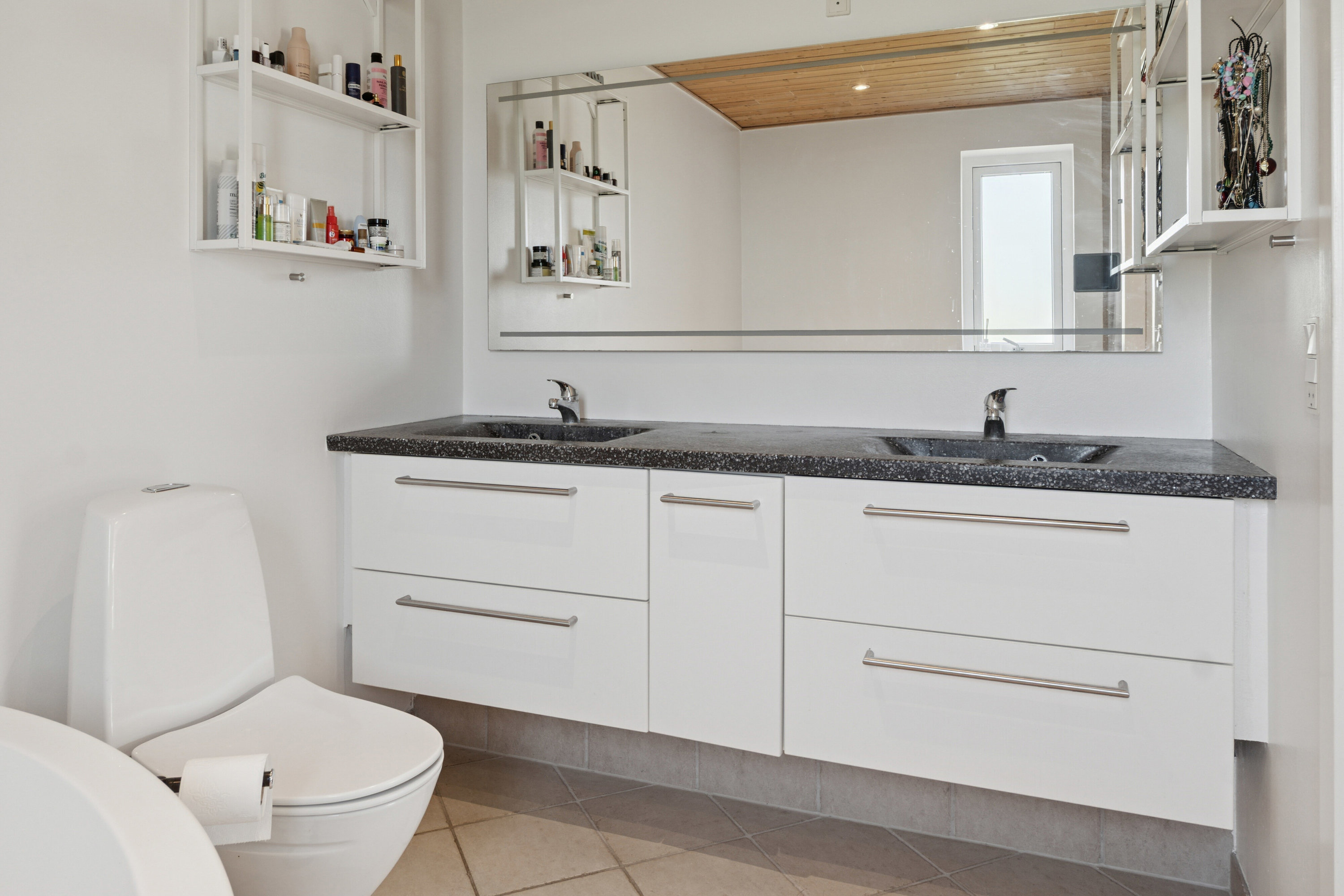 Fremhævet badeværelse billede i fuldskærmstilstand. Billede af Stejlehøjen 128, Pederstrup, 4700 Næstved