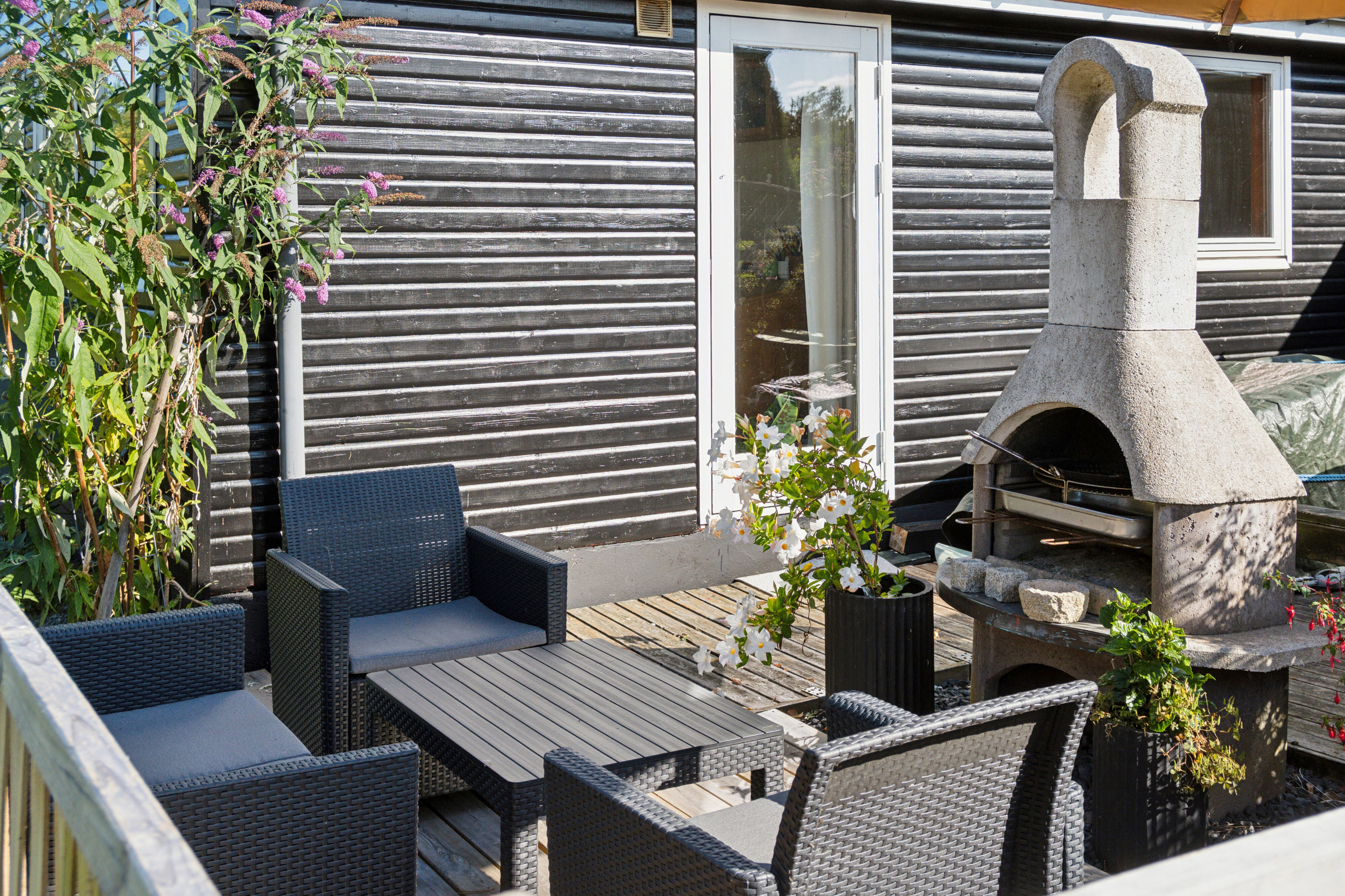 Fremhævet terrasse billede i fuldskærmstilstand. Billede af Møllebakken 48, 4793 Bogø By