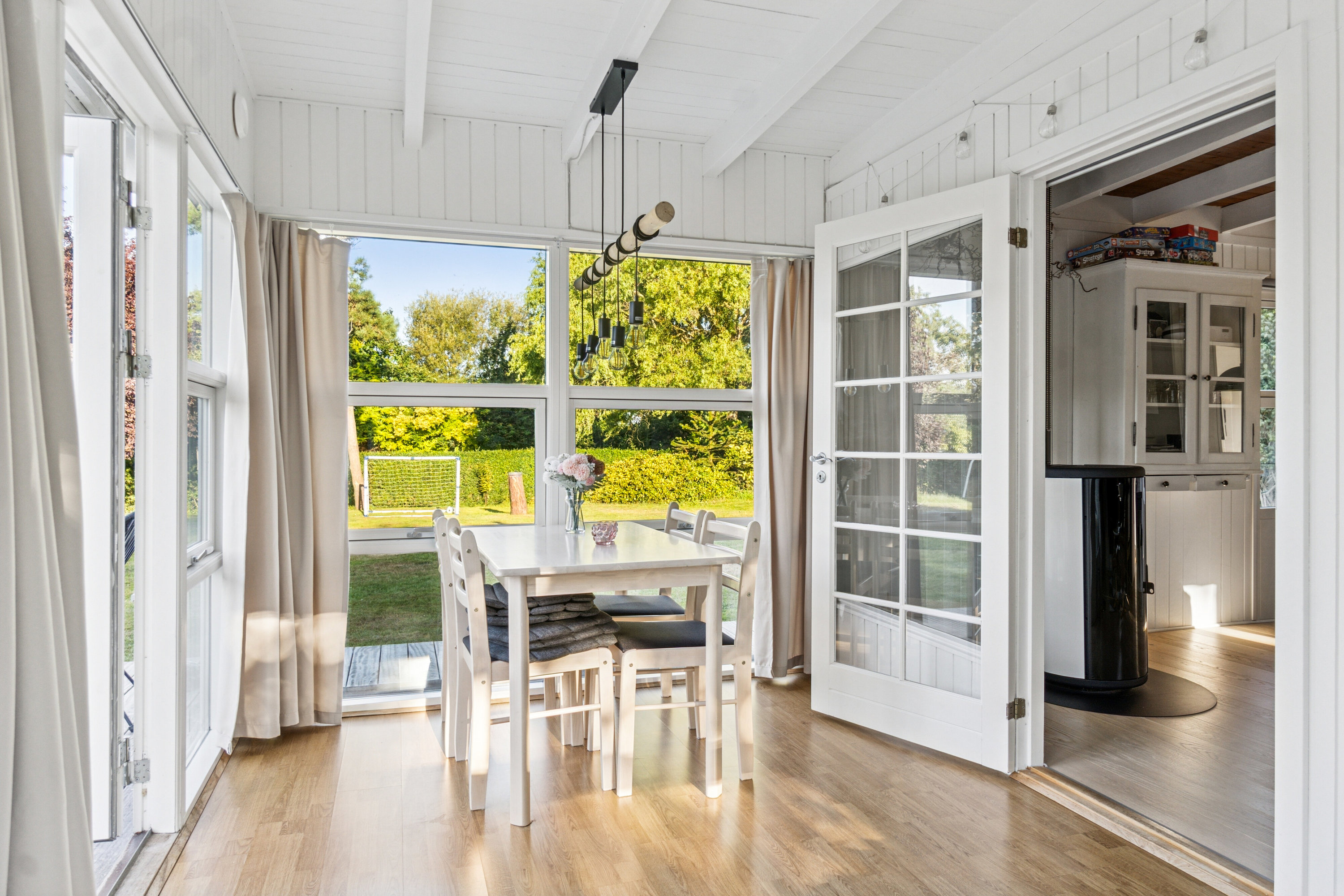 Fremhævet udestue billede i fuldskærmstilstand. Billede af Lærkevej 7, Reersø Str, 4281 Gørlev