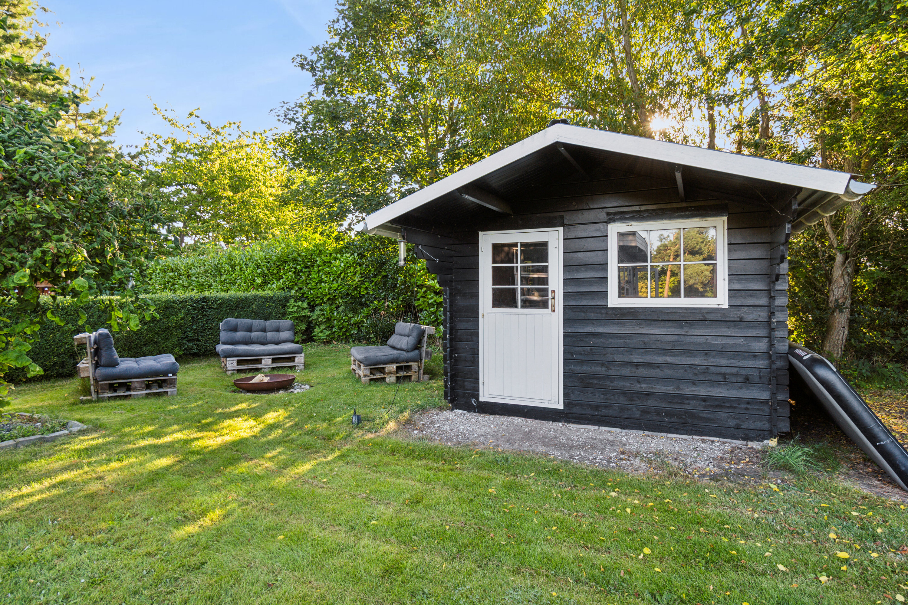 Fremhævet set fra haven billede i fuldskærmstilstand. Billede af Lærkevej 7, Reersø Str, 4281 Gørlev