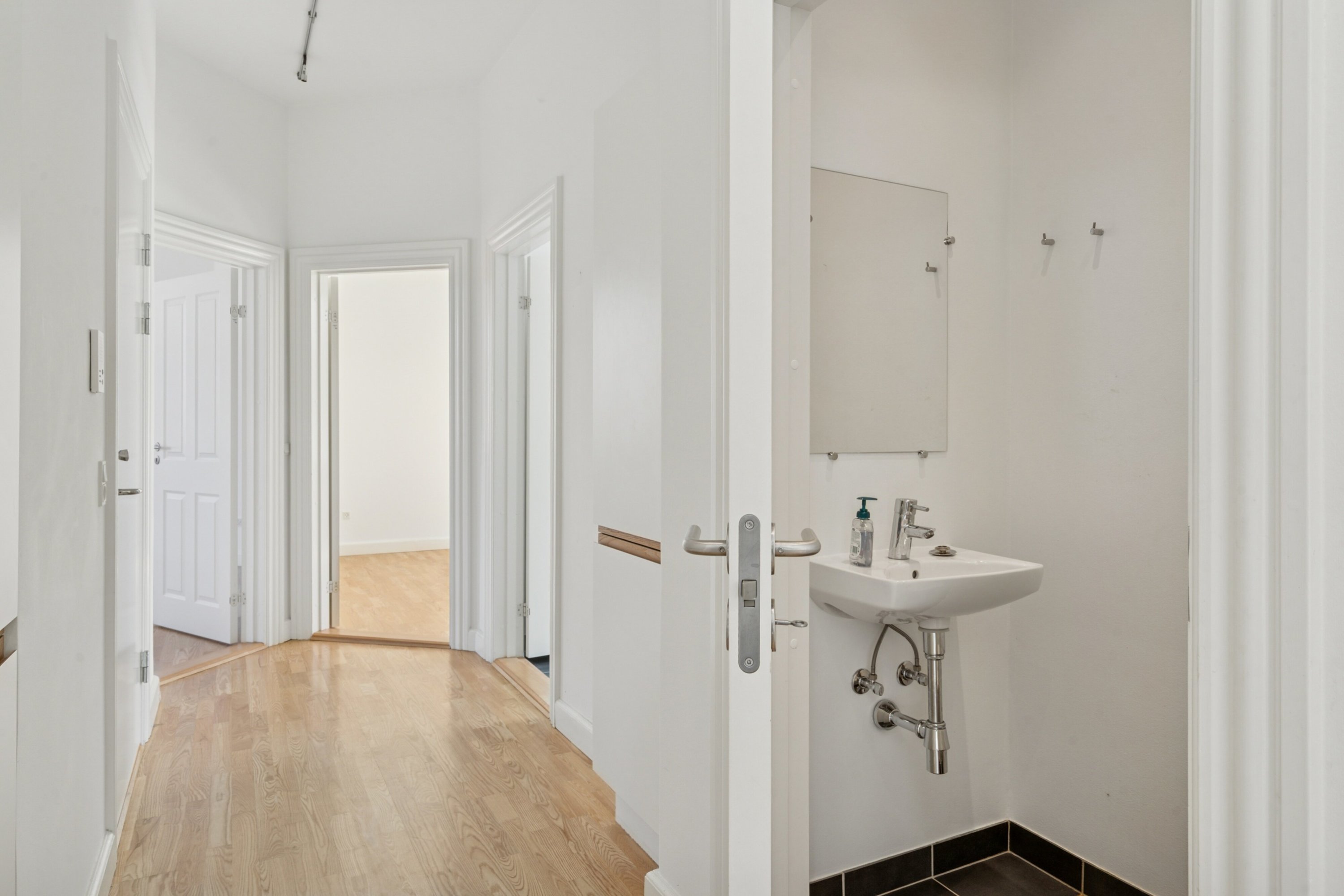 Fremhævet gang billede i fuldskærmstilstand. Billede af Bondetinget 9, 1., 4000 Roskilde