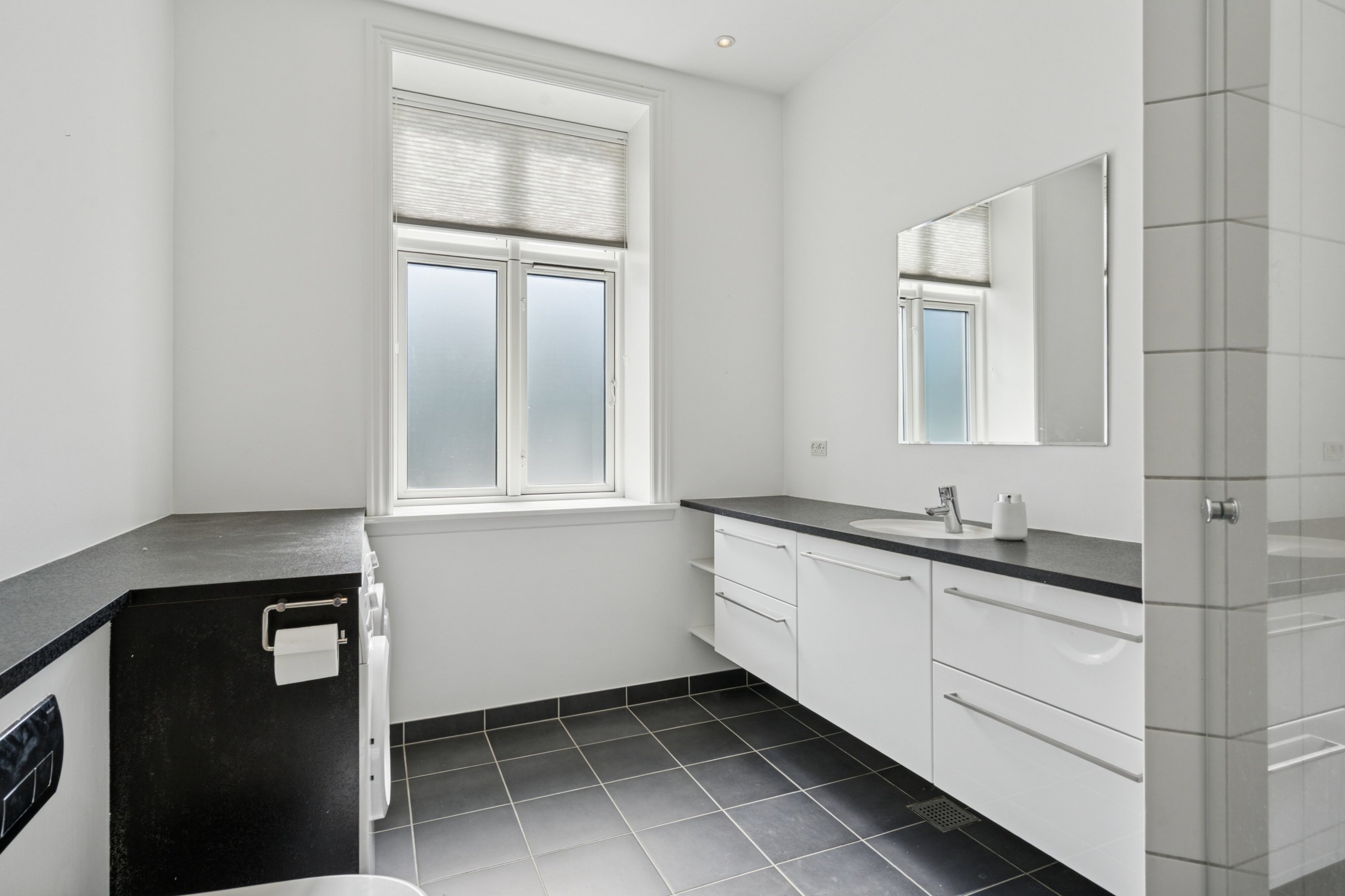 Fremhævet badeværelse billede i fuldskærmstilstand. Billede af Bondetinget 9, 1., 4000 Roskilde