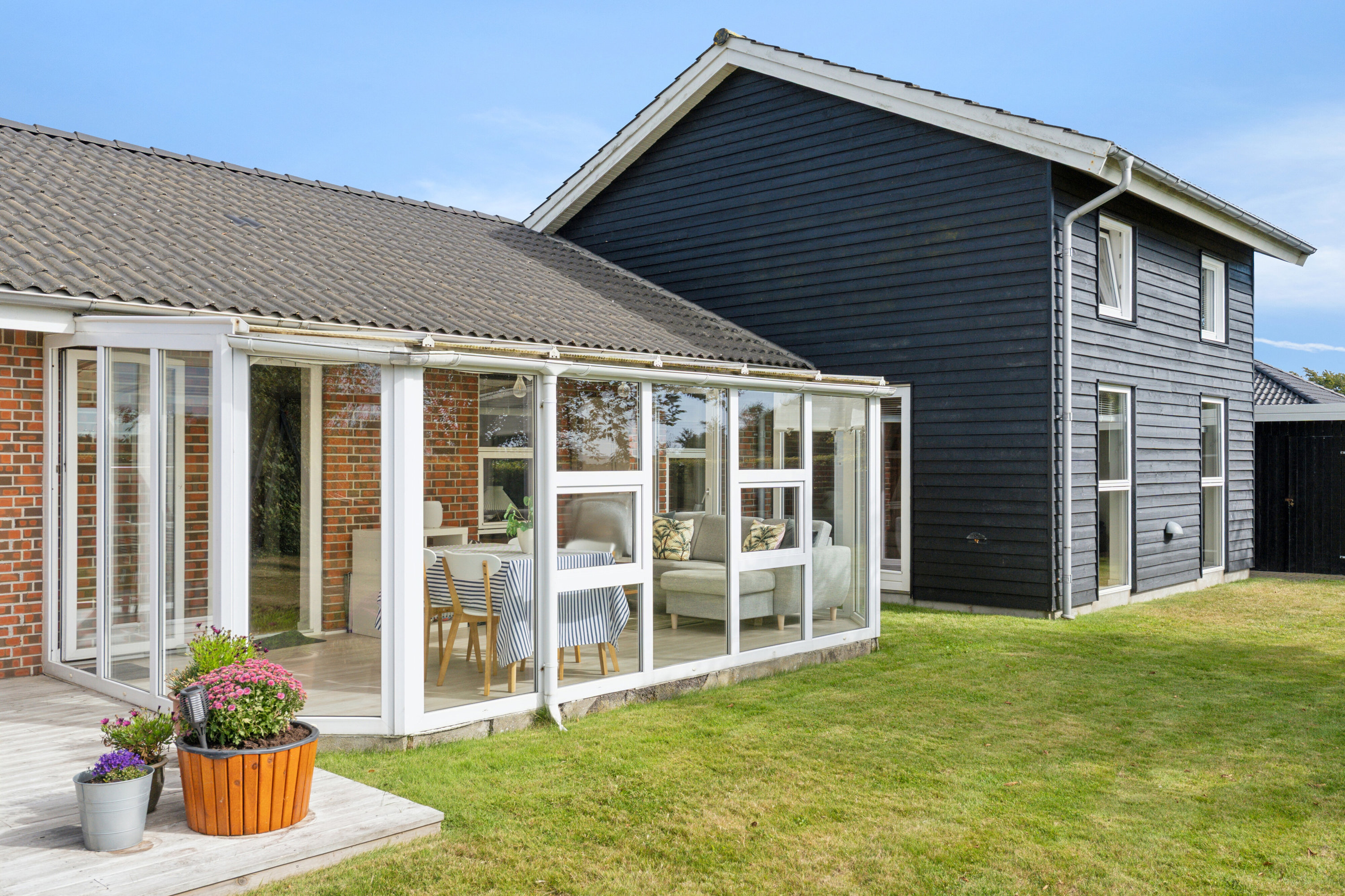 Fremhævet set fra haven billede i fuldskærmstilstand. Billede af Skælrodvej 10, 9800 Hjørring