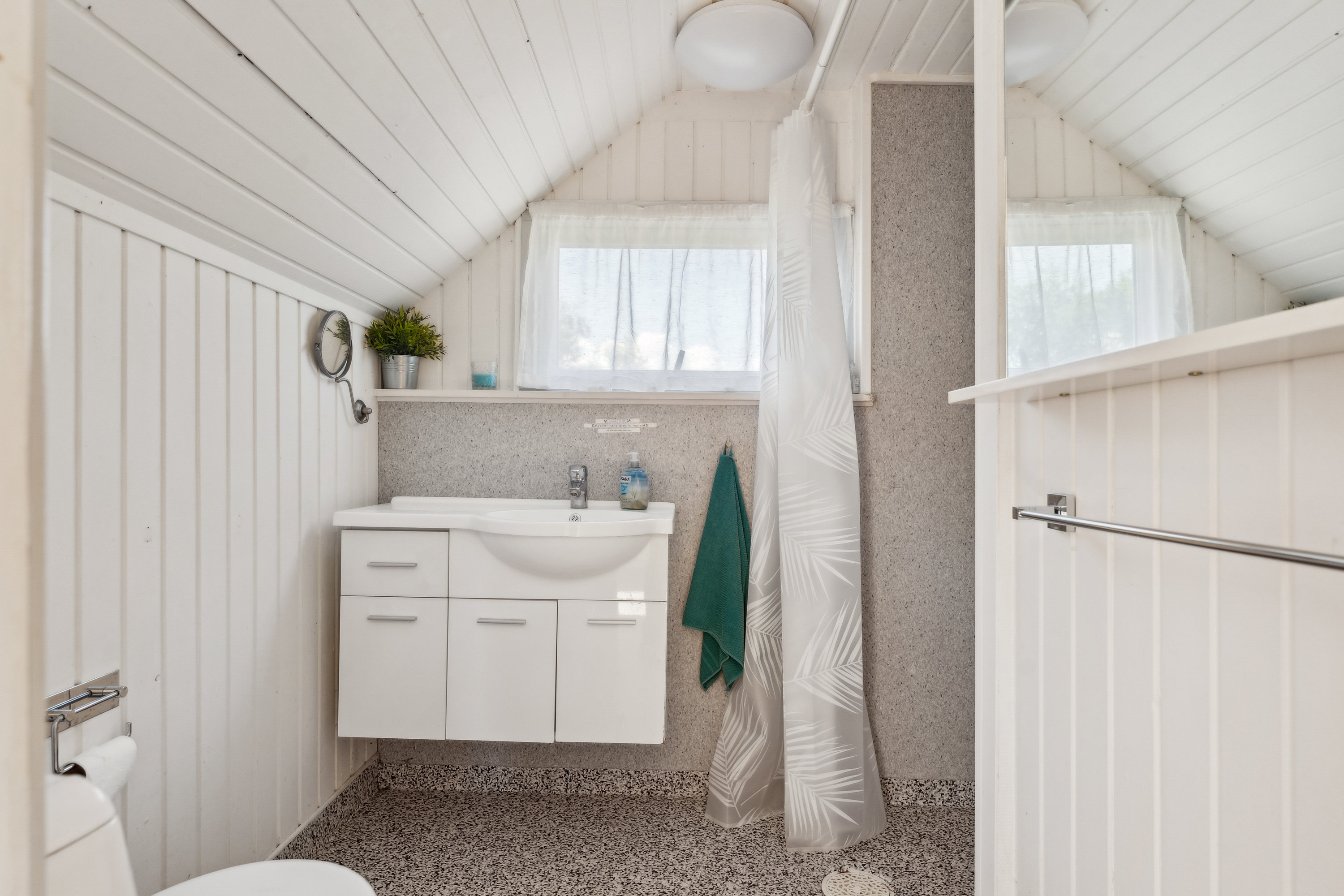 Fremhævet badeværelse billede i fuldskærmstilstand. Billede af Svinget 62, Albæk, 8930 Randers NØ