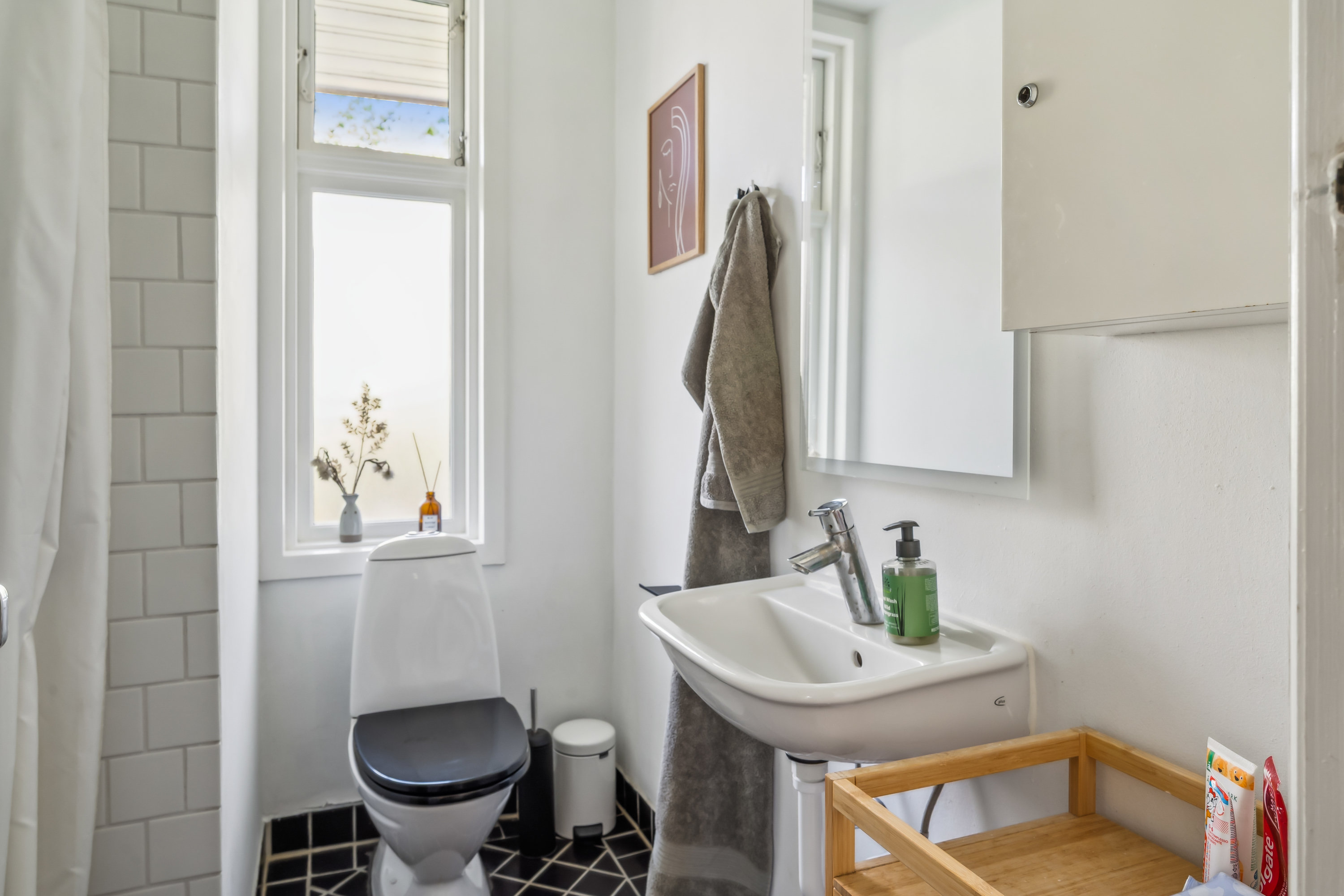 Fremhævet badeværelse billede i fuldskærmstilstand. Billede af Tjørnevej 10, 8240 Risskov