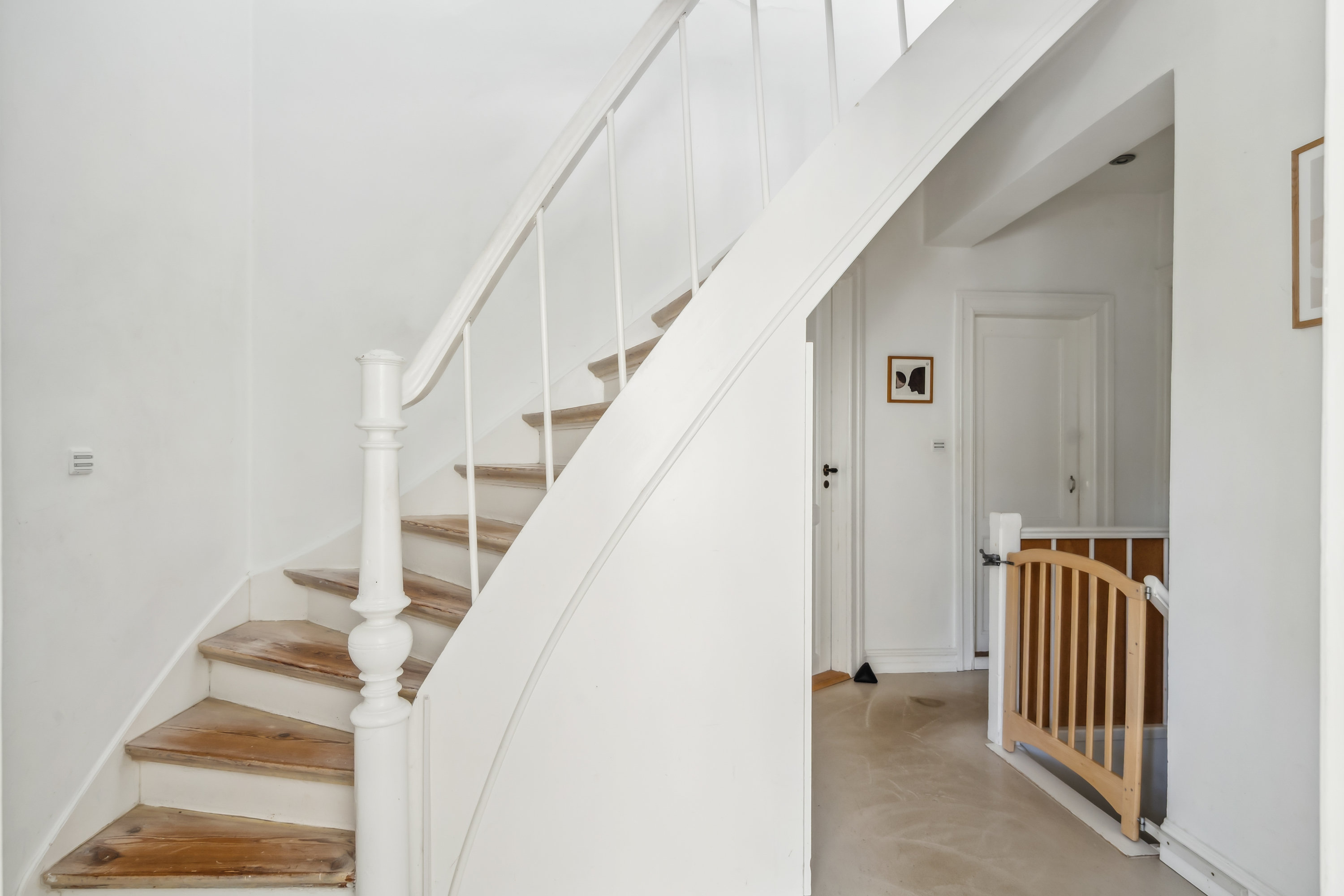 Fremhævet trappe billede i fuldskærmstilstand. Billede af Tjørnevej 10, 8240 Risskov