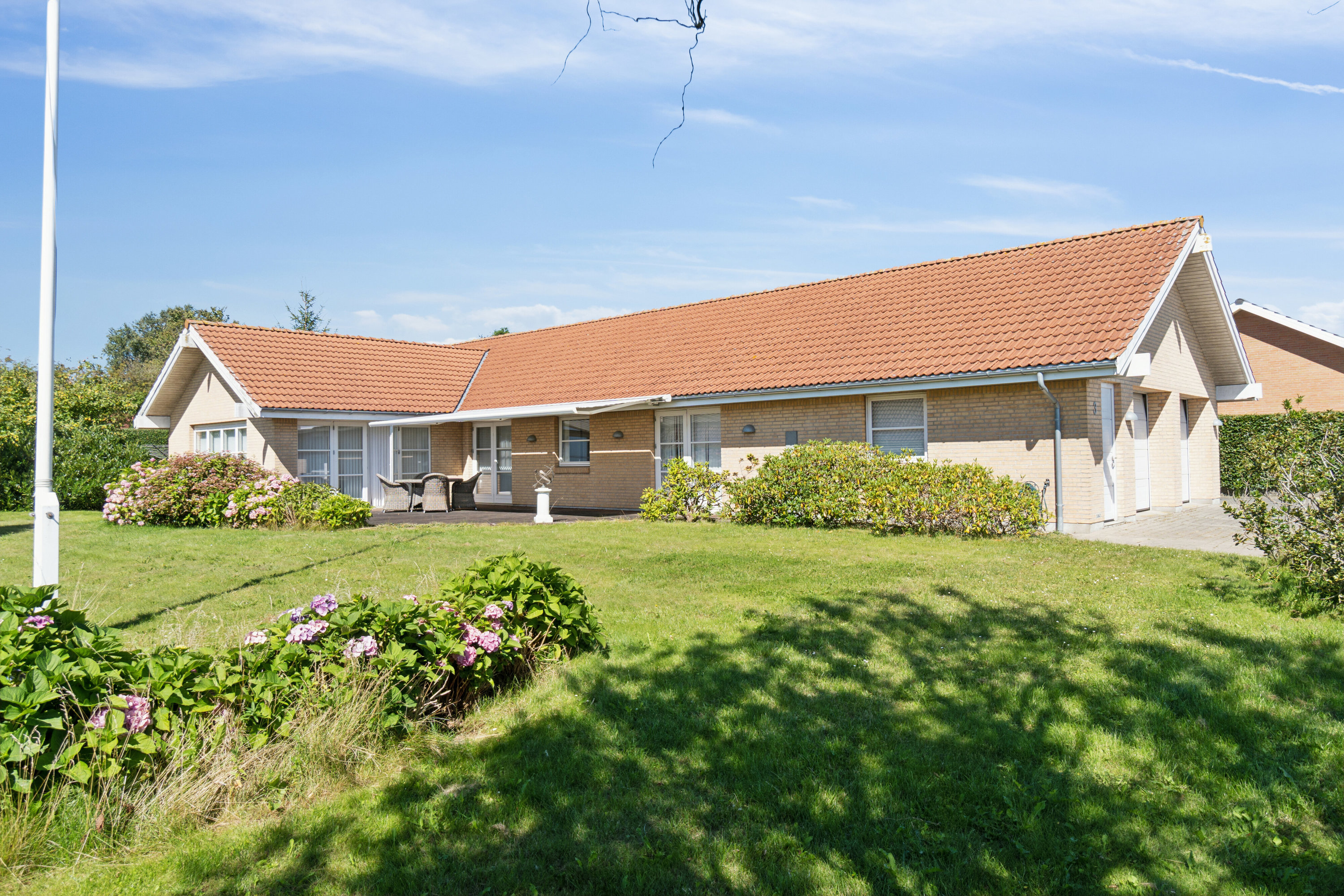 Fremhævet set fra haven billede i fuldskærmstilstand. Billede af Håndværkervænget 3, Sørbymagle, 4200 Slagelse