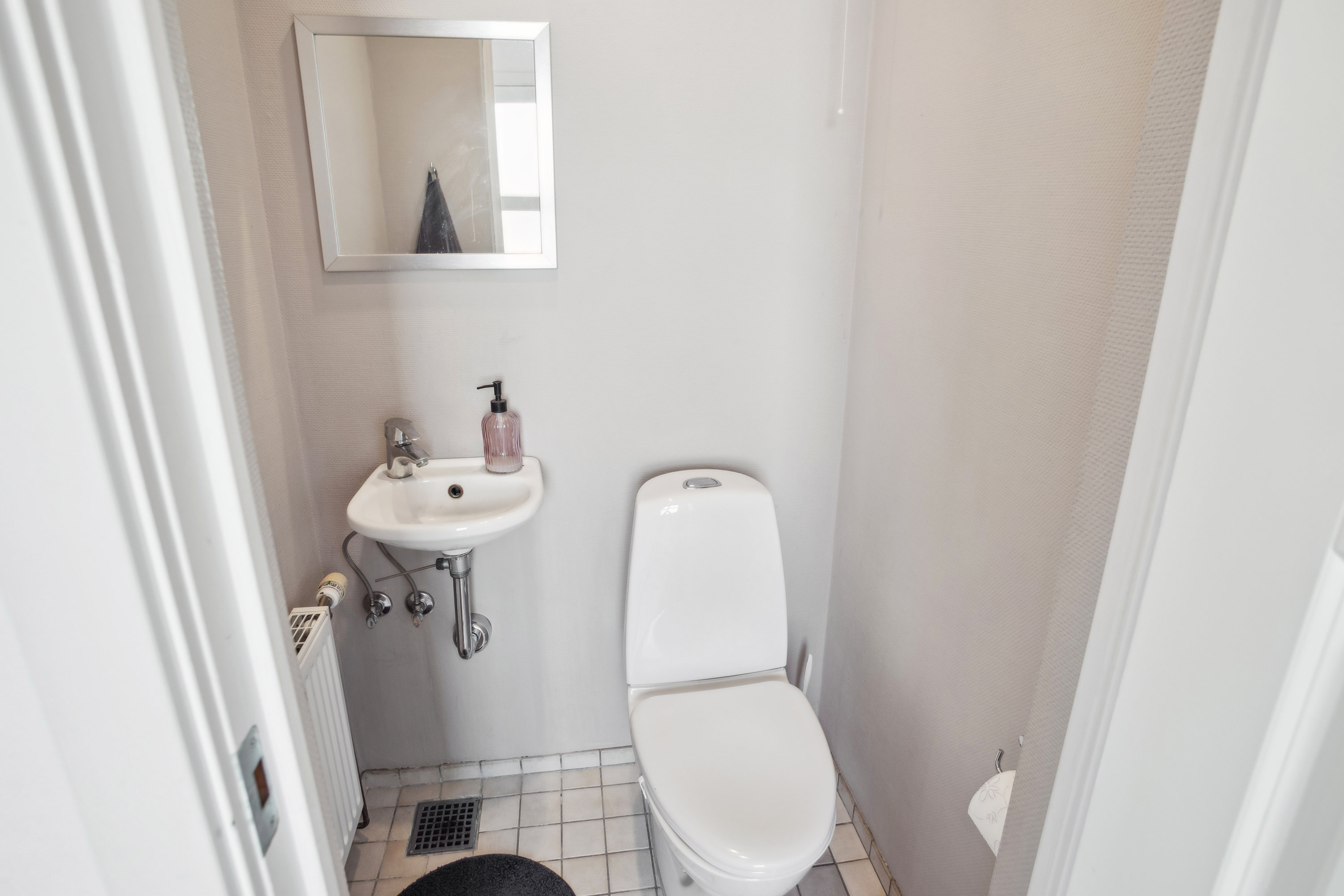 Fremhævet badeværelse billede i fuldskærmstilstand. Billede af Rødhøjgårdsvej 38, 2630 Taastrup