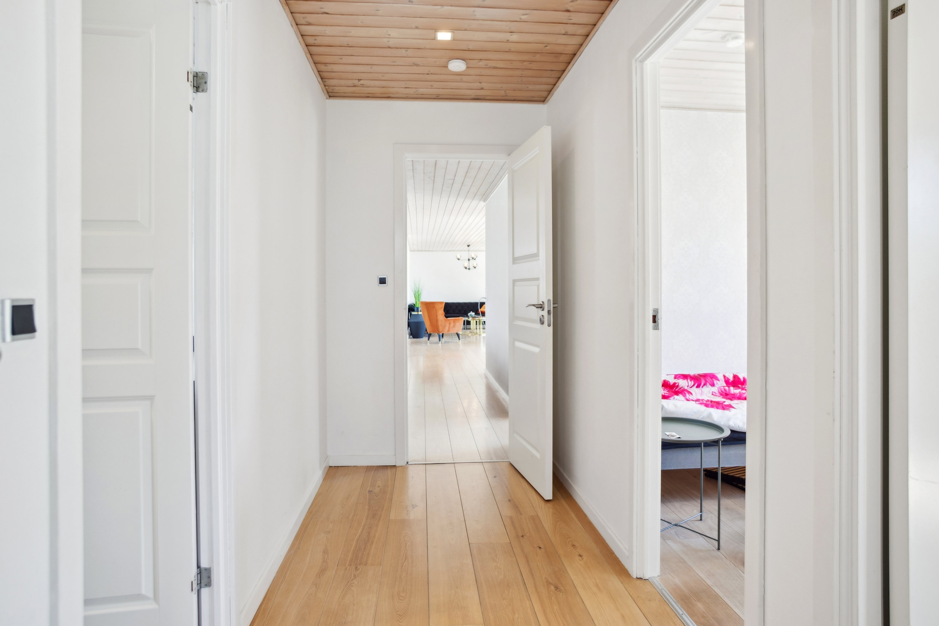 Fremhævet gang billede i fuldskærmstilstand. Billede af Rødhøjgårdsvej 38, 2630 Taastrup