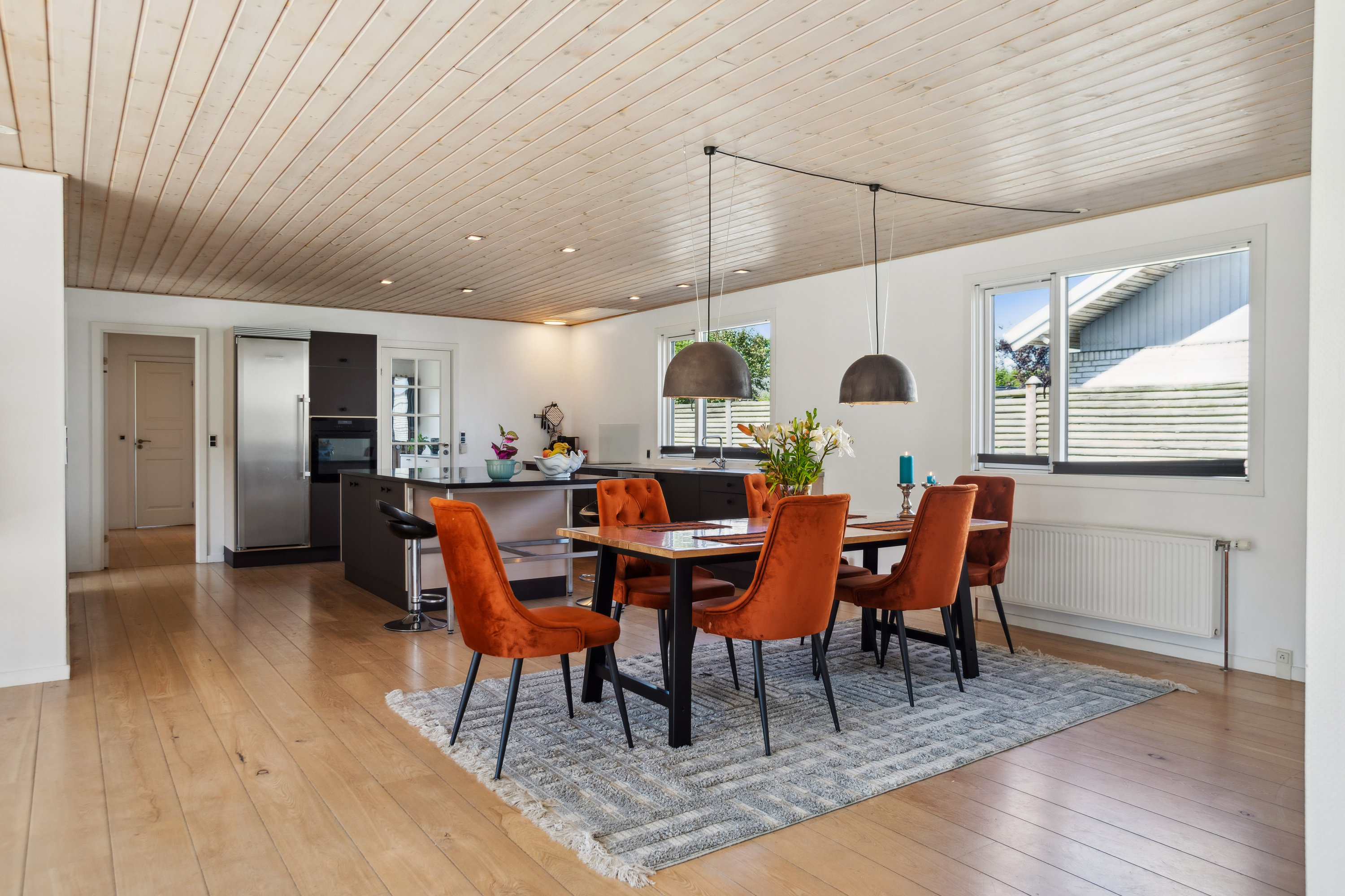 Fremhævet stue billede i fuldskærmstilstand. Billede af Rødhøjgårdsvej 38, 2630 Taastrup