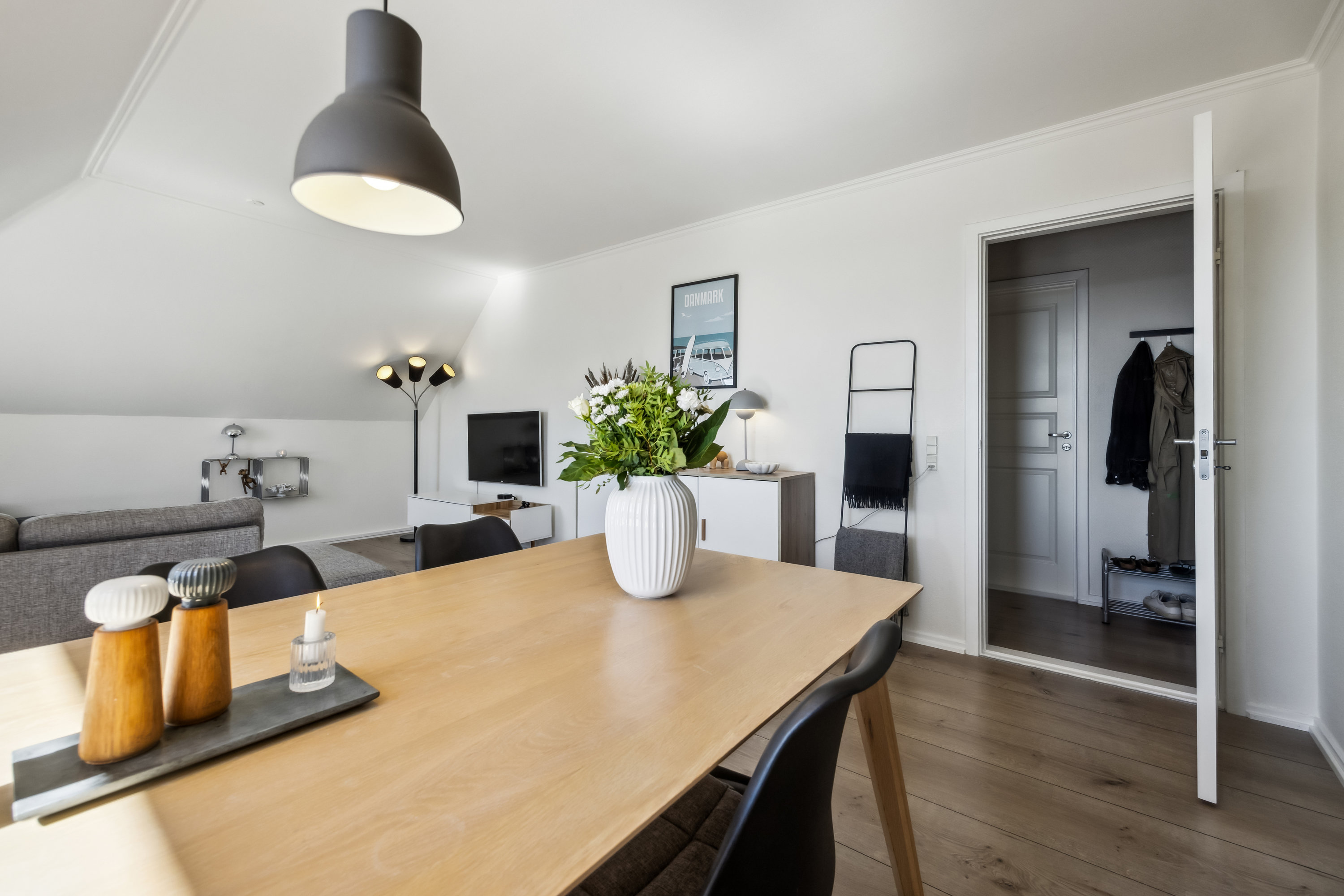 Fremhævet stue billede i fuldskærmstilstand. Billede af Thistedvej 81A, 3. tv., 9400 Nørresundby