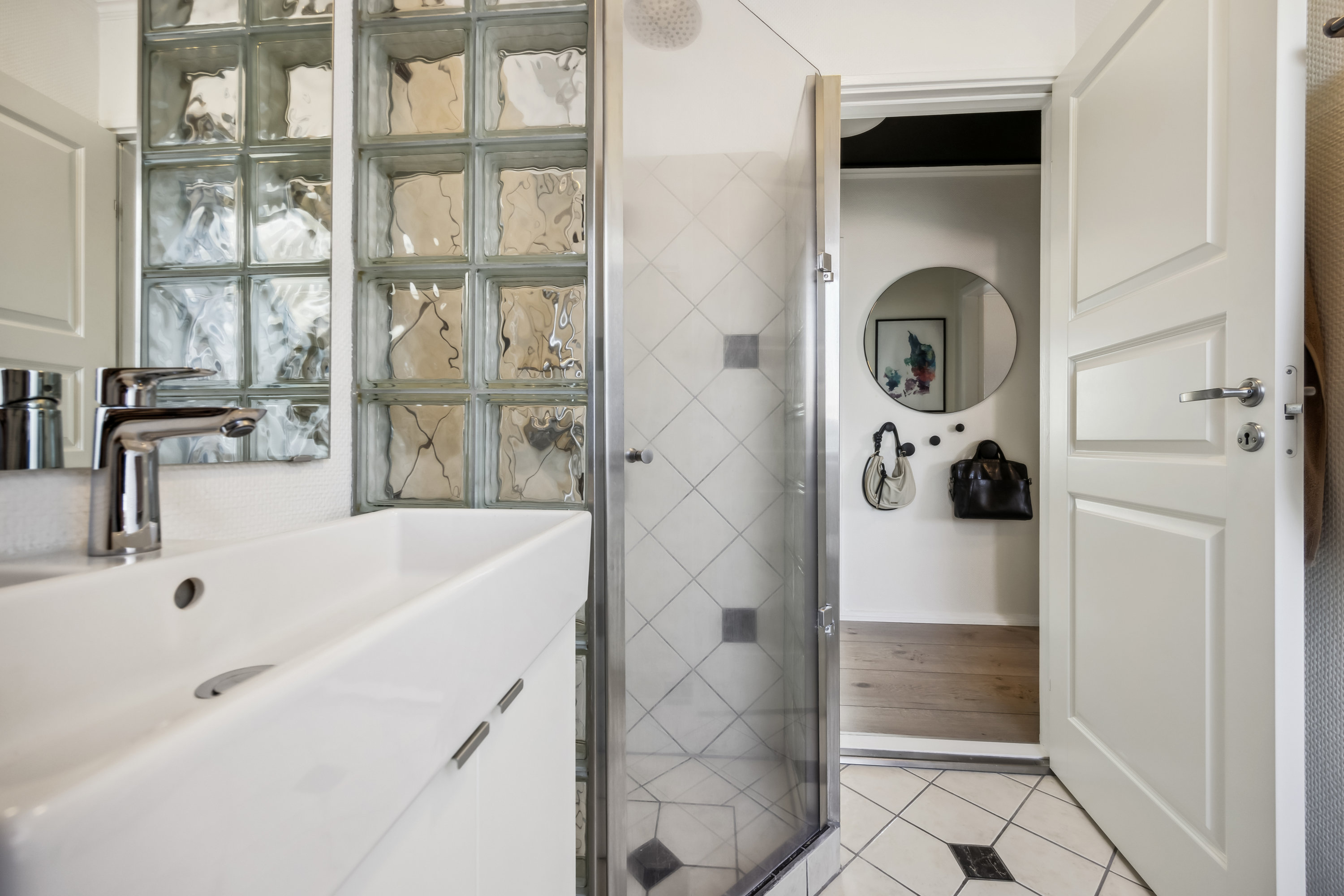 Fremhævet badeværelse billede i fuldskærmstilstand. Billede af Thistedvej 81A, 3. tv., 9400 Nørresundby