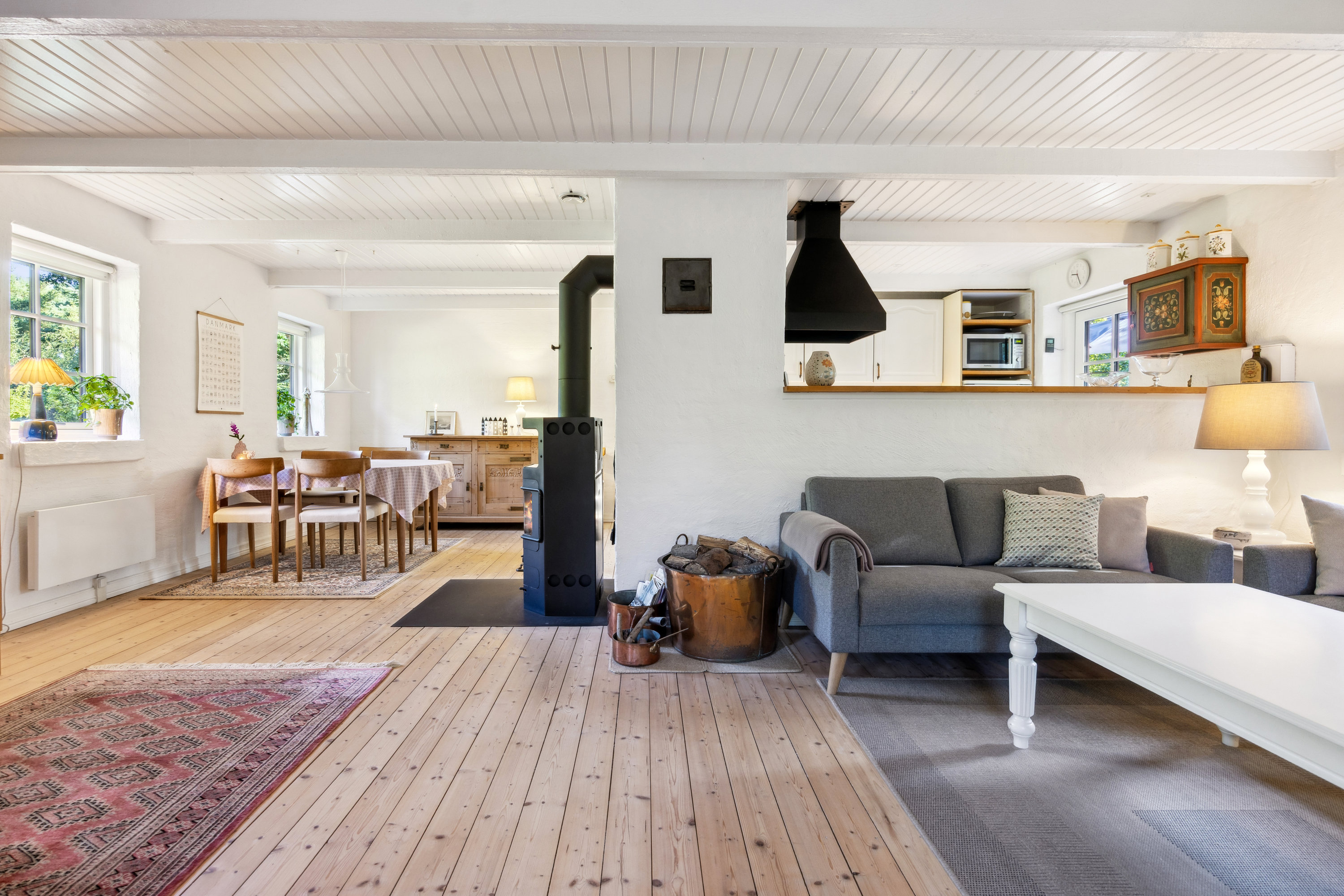 Fremhævet stue billede i fuldskærmstilstand. Billede af Lyngstien 18, Hou, 9370 Hals