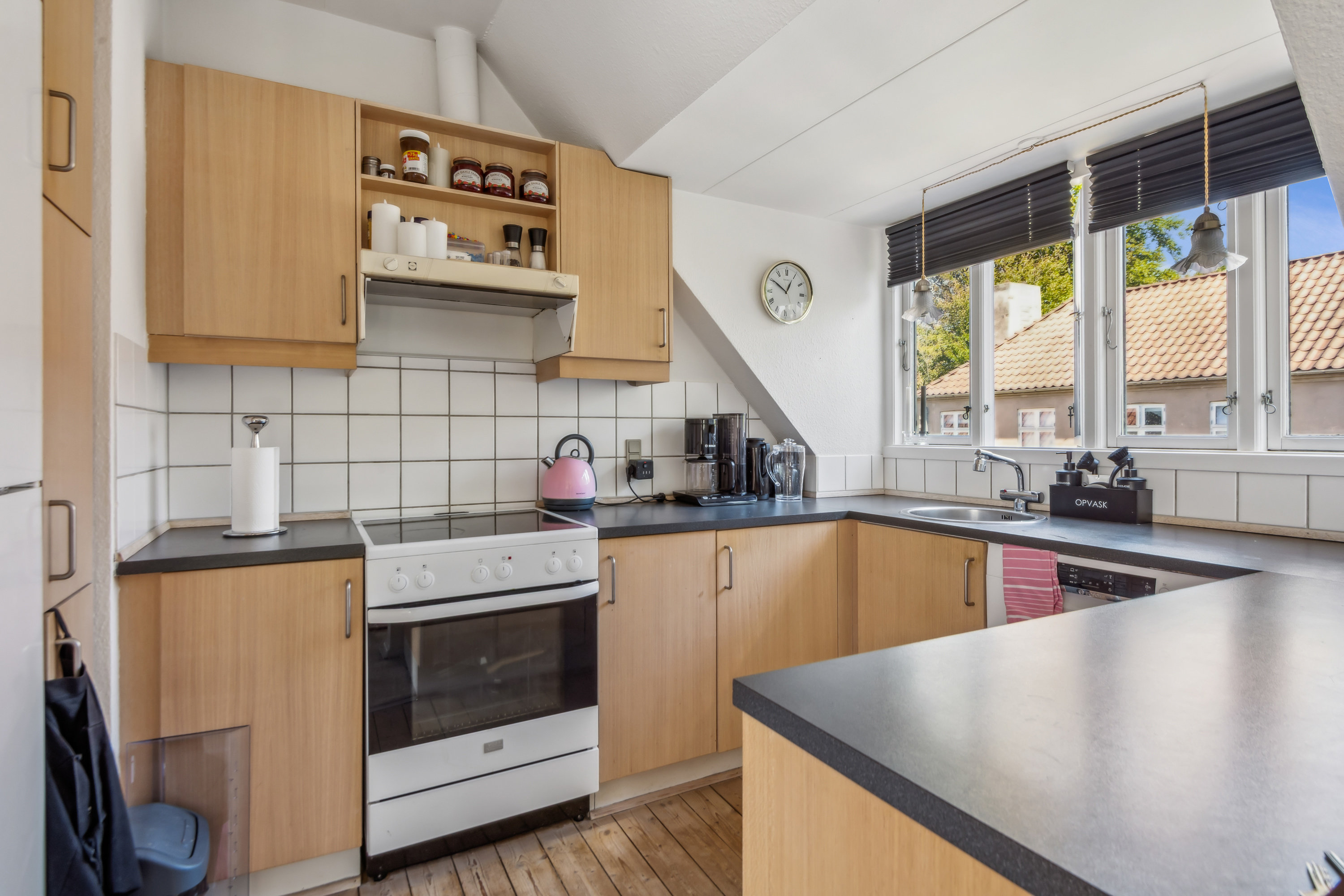 Fremhævet køkken billede i fuldskærmstilstand. Billede af Poppelvej 2, 2., 9000 Aalborg