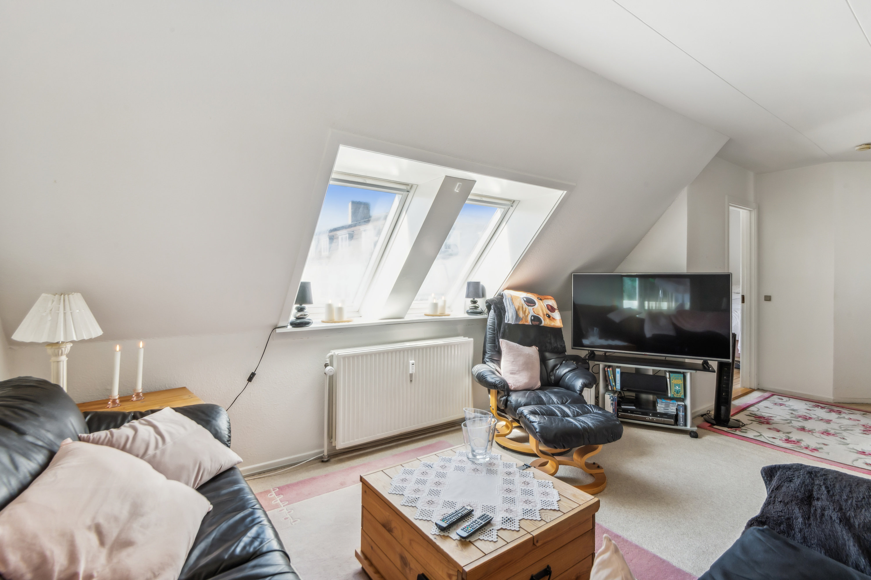 Fremhævet stue billede i fuldskærmstilstand. Billede af Poppelvej 2, 2., 9000 Aalborg