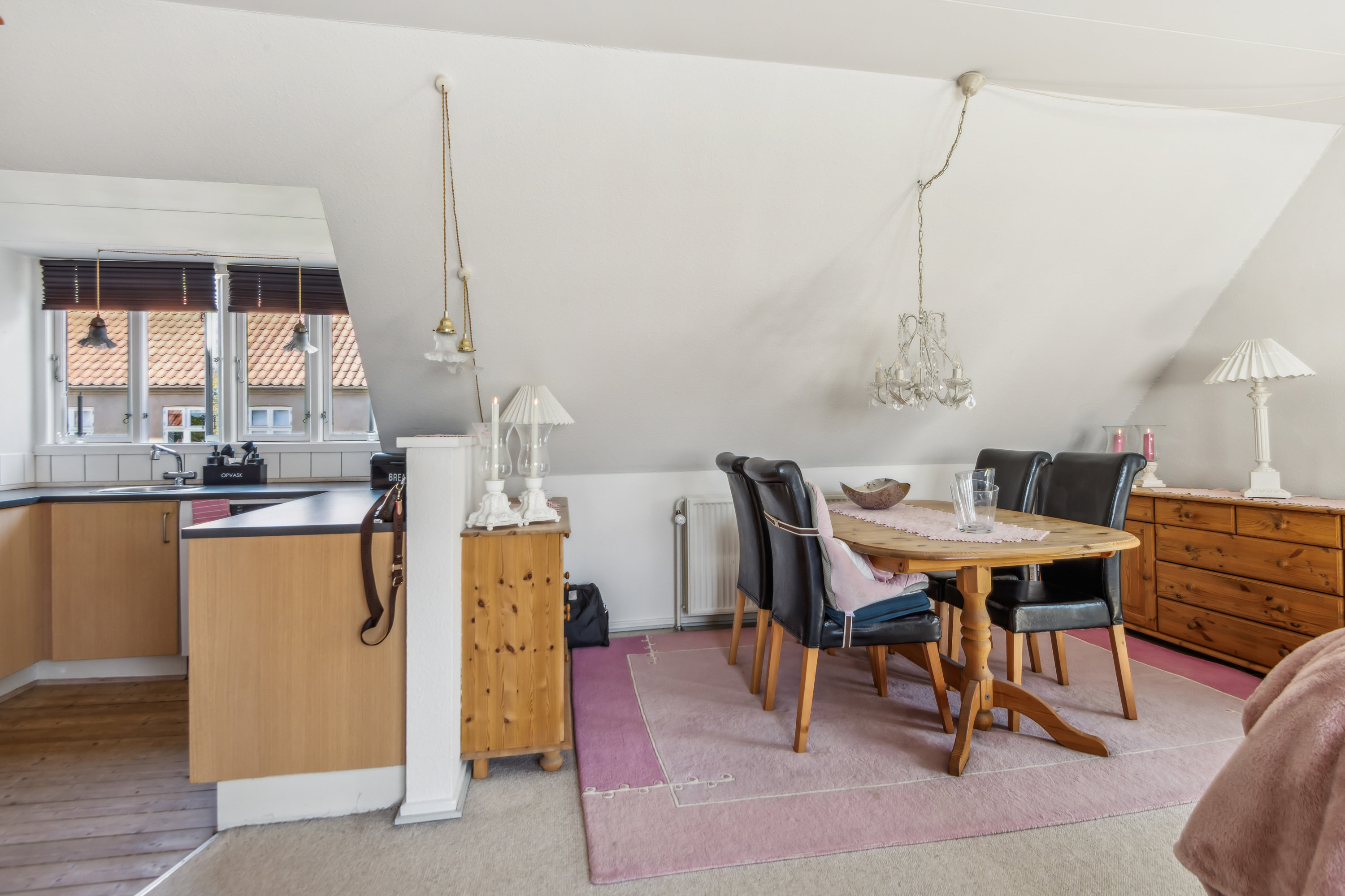 Fremhævet stue billede i fuldskærmstilstand. Billede af Poppelvej 2, 2., 9000 Aalborg