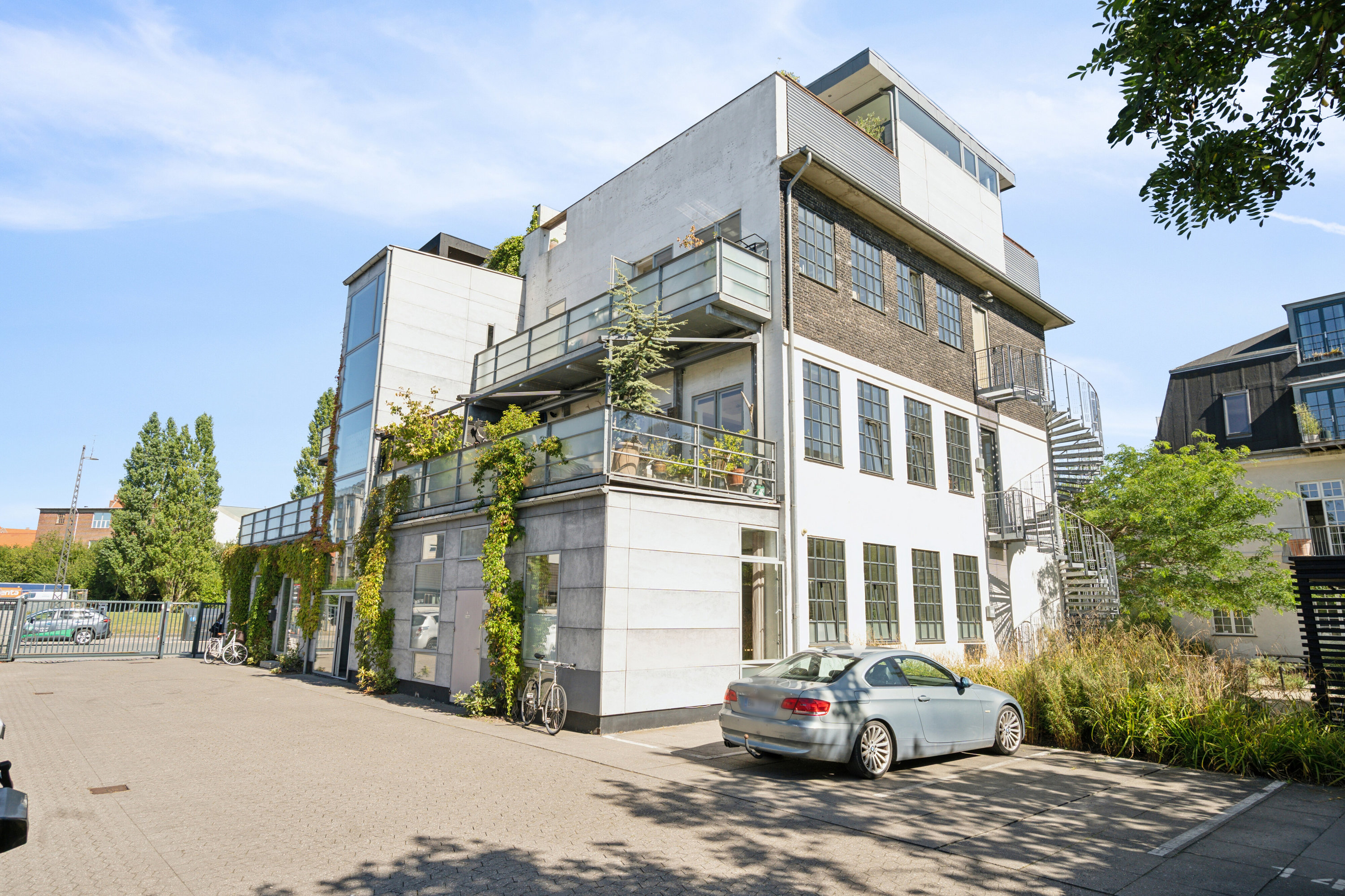 Fremhævet set fra vejen billede i fuldskærmstilstand. Billede af Sturlasgade 10B, 2., 2300 København S