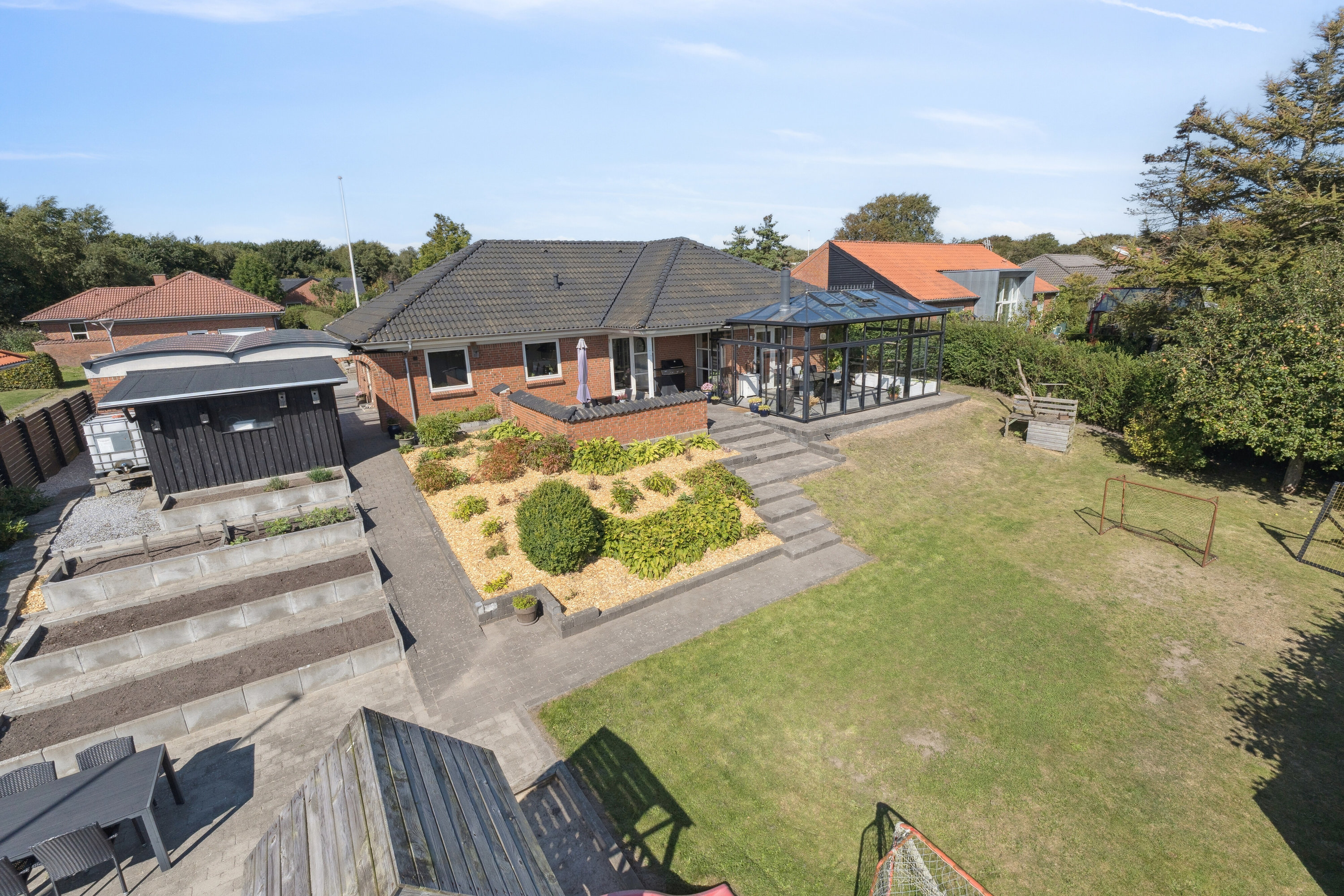 Fremhævet set fra haven billede i fuldskærmstilstand. Billede af Bæktoften 34, 9800 Hjørring