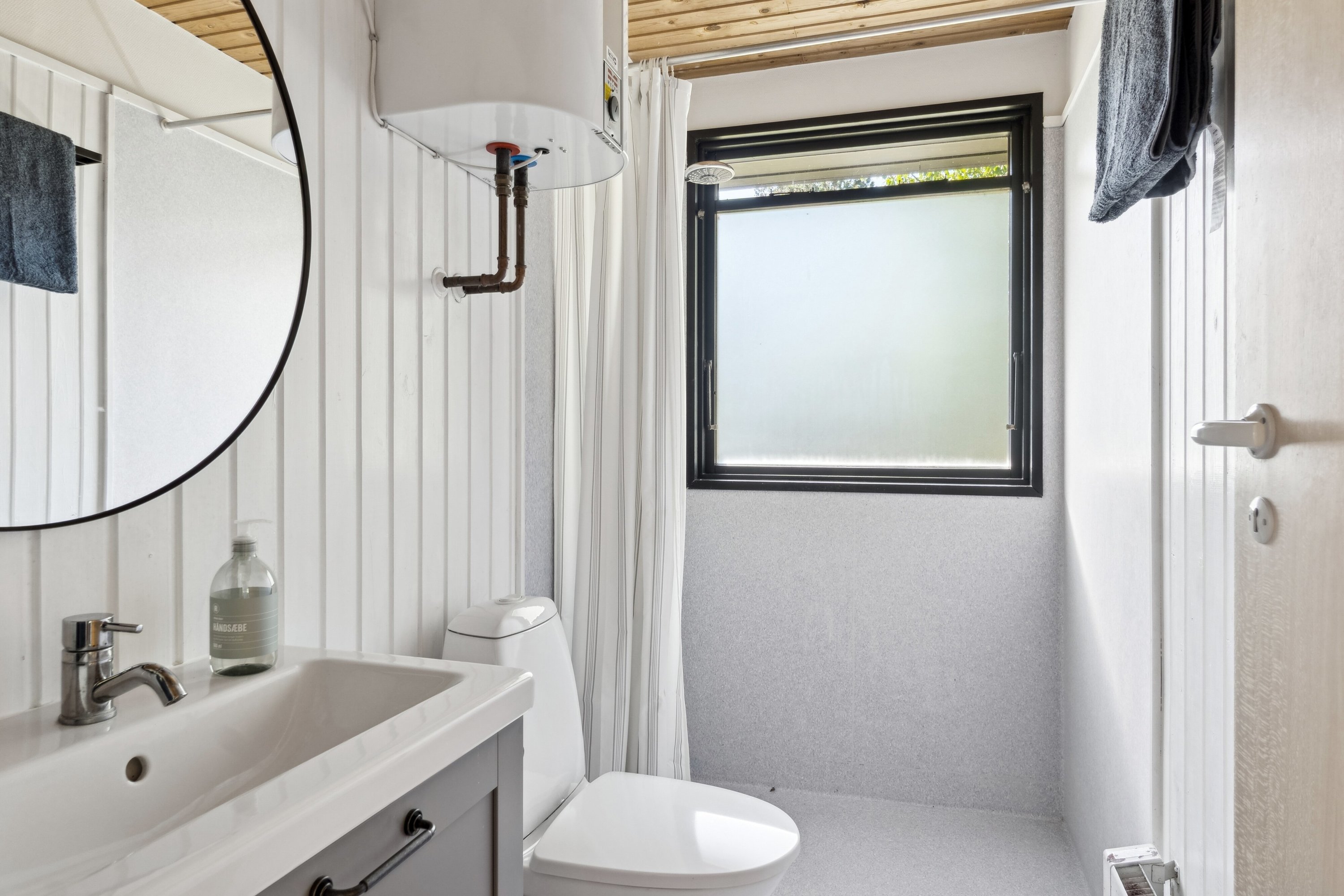 Fremhævet badeværelse billede i fuldskærmstilstand. Billede af Sandlodsvej 36, 4581 Rørvig