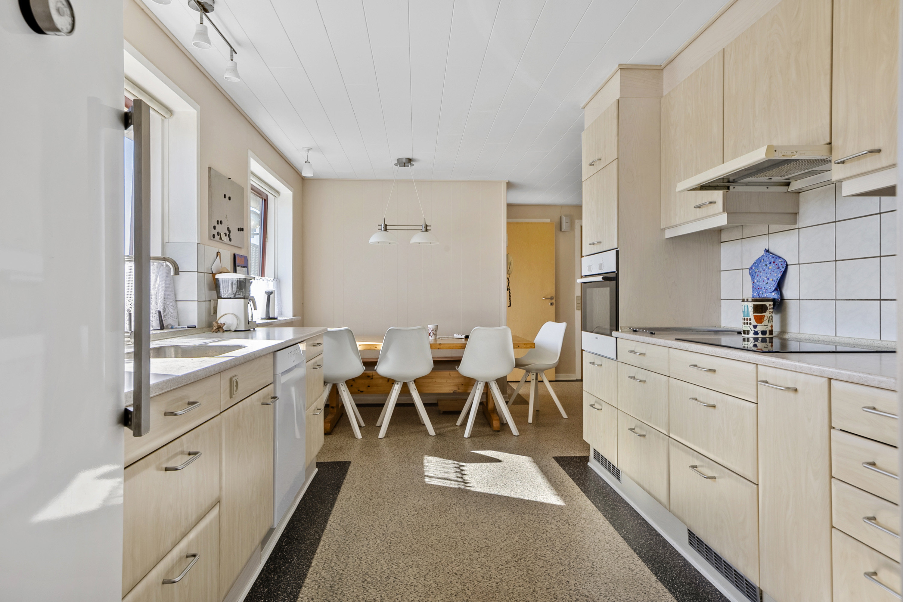 Fremhævet køkken billede i fuldskærmstilstand. Billede af Enghaven 24, Genner, 6230 Rødekro