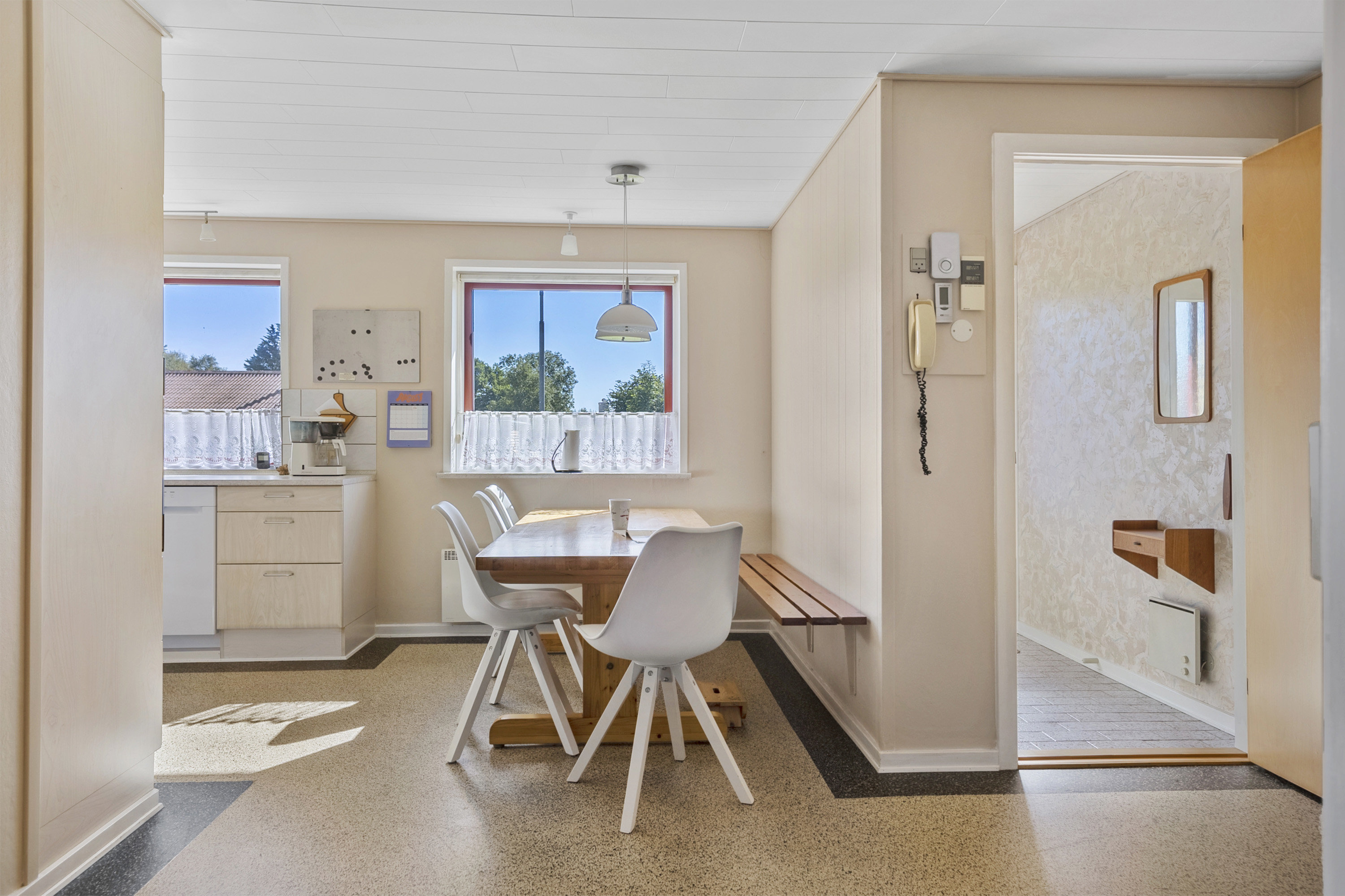 Fremhævet spisestue billede i fuldskærmstilstand. Billede af Enghaven 24, Genner, 6230 Rødekro