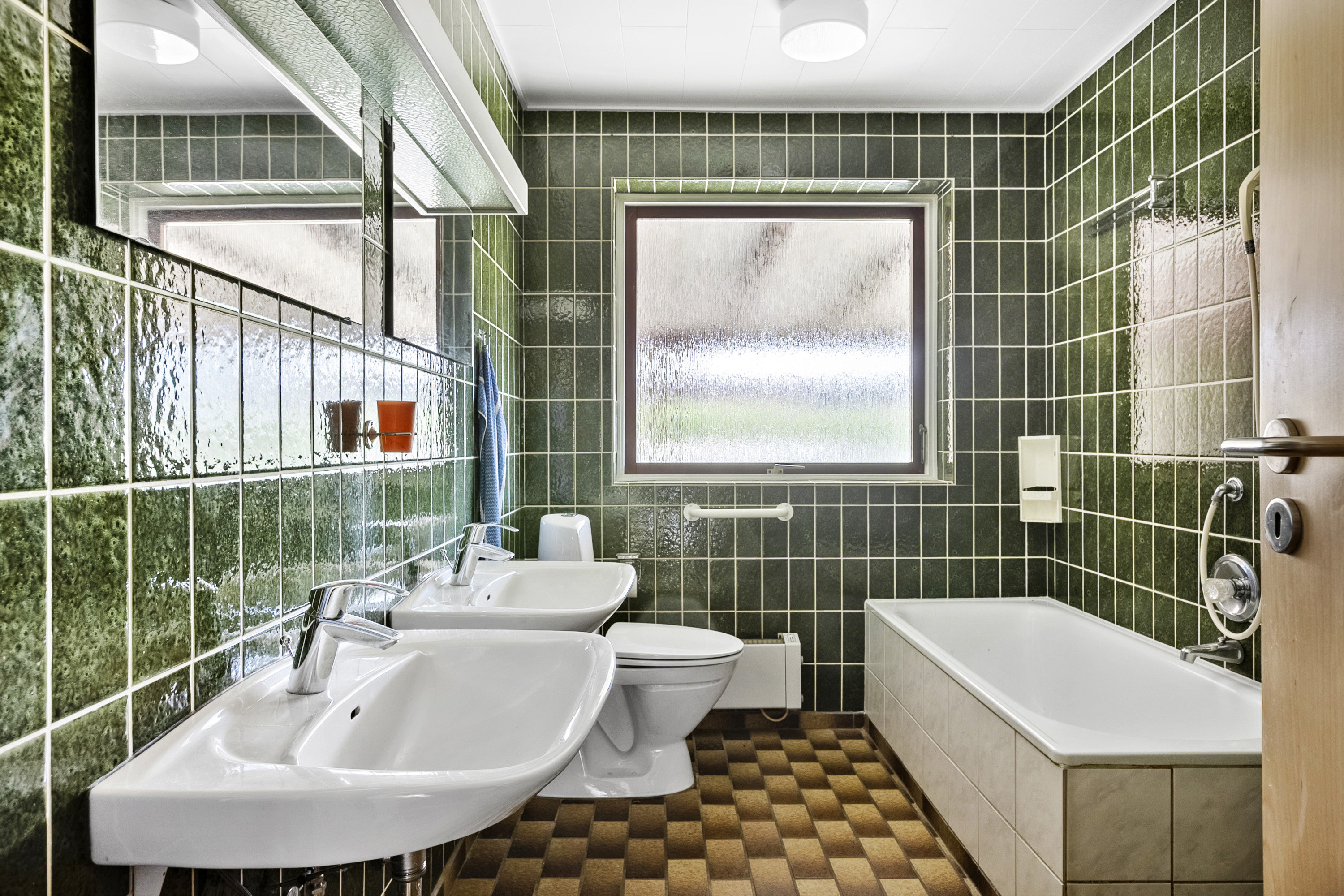 Fremhævet badeværelse billede i fuldskærmstilstand. Billede af Enghaven 24, Genner, 6230 Rødekro