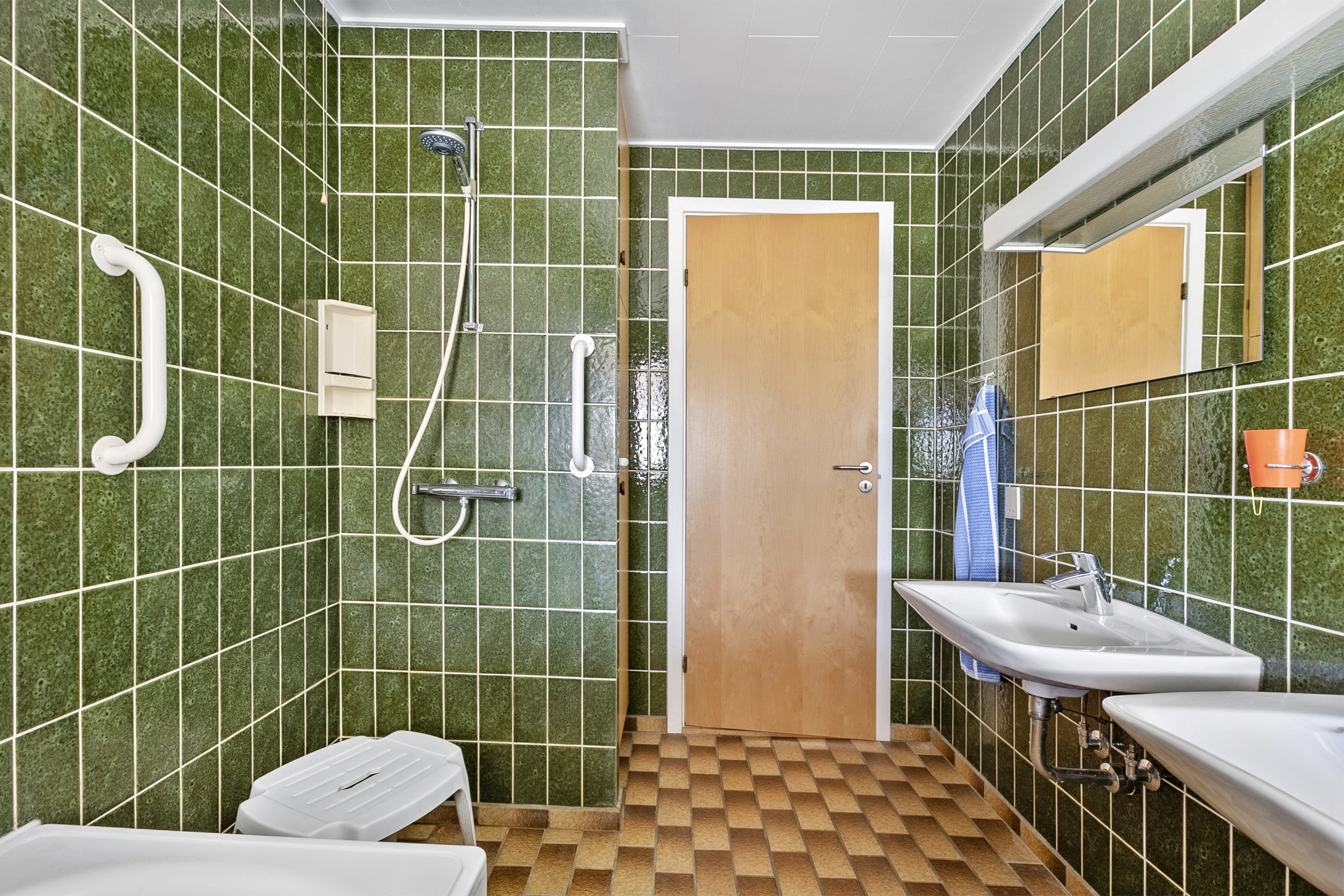 Fremhævet badeværelse billede i fuldskærmstilstand. Billede af Enghaven 24, Genner, 6230 Rødekro