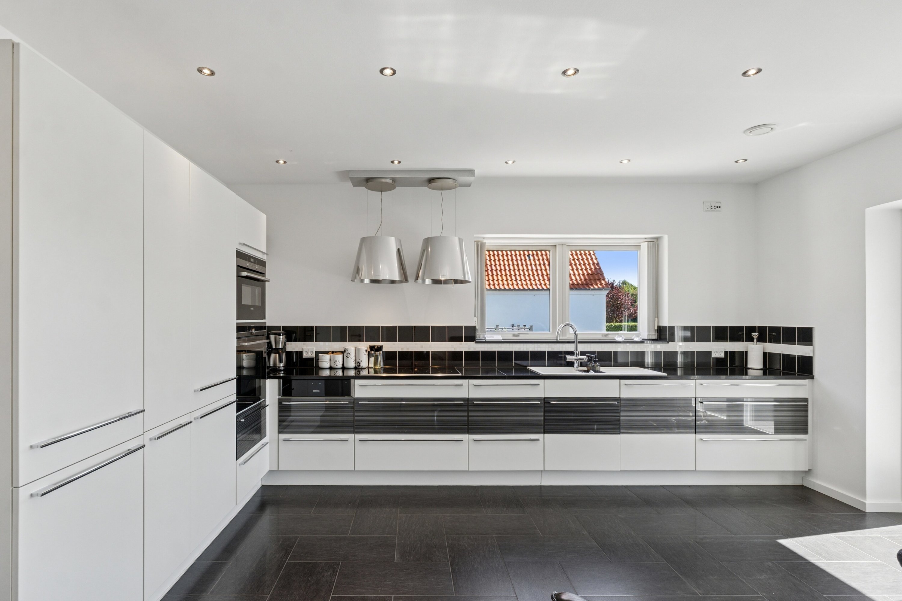 Fremhævet køkken billede i fuldskærmstilstand. Billede af Holbækvej 104, 4000 Roskilde